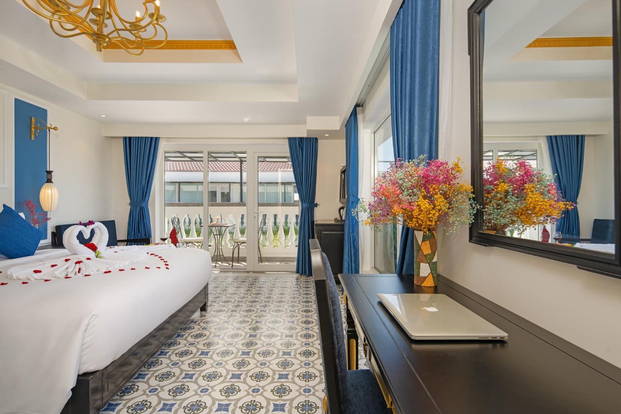 Blue Sky Family Suite with Private Pool & City View photo 2