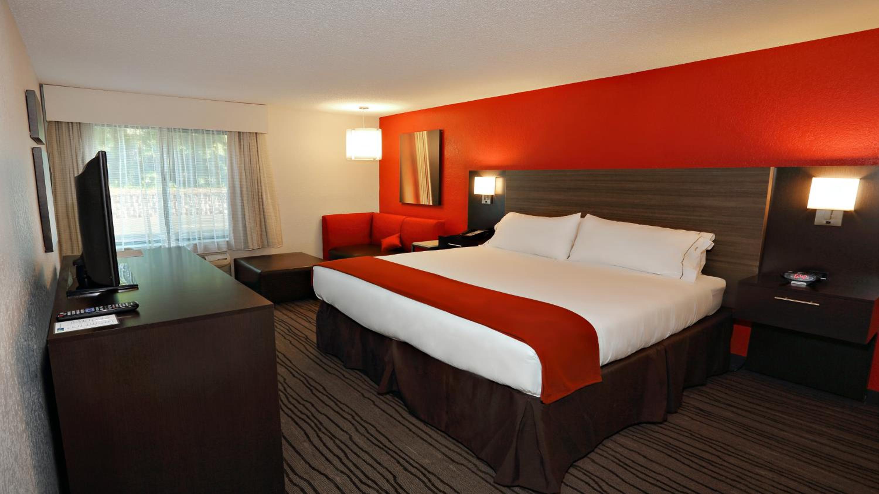 King Room - Hearing Accessible - Photo 3