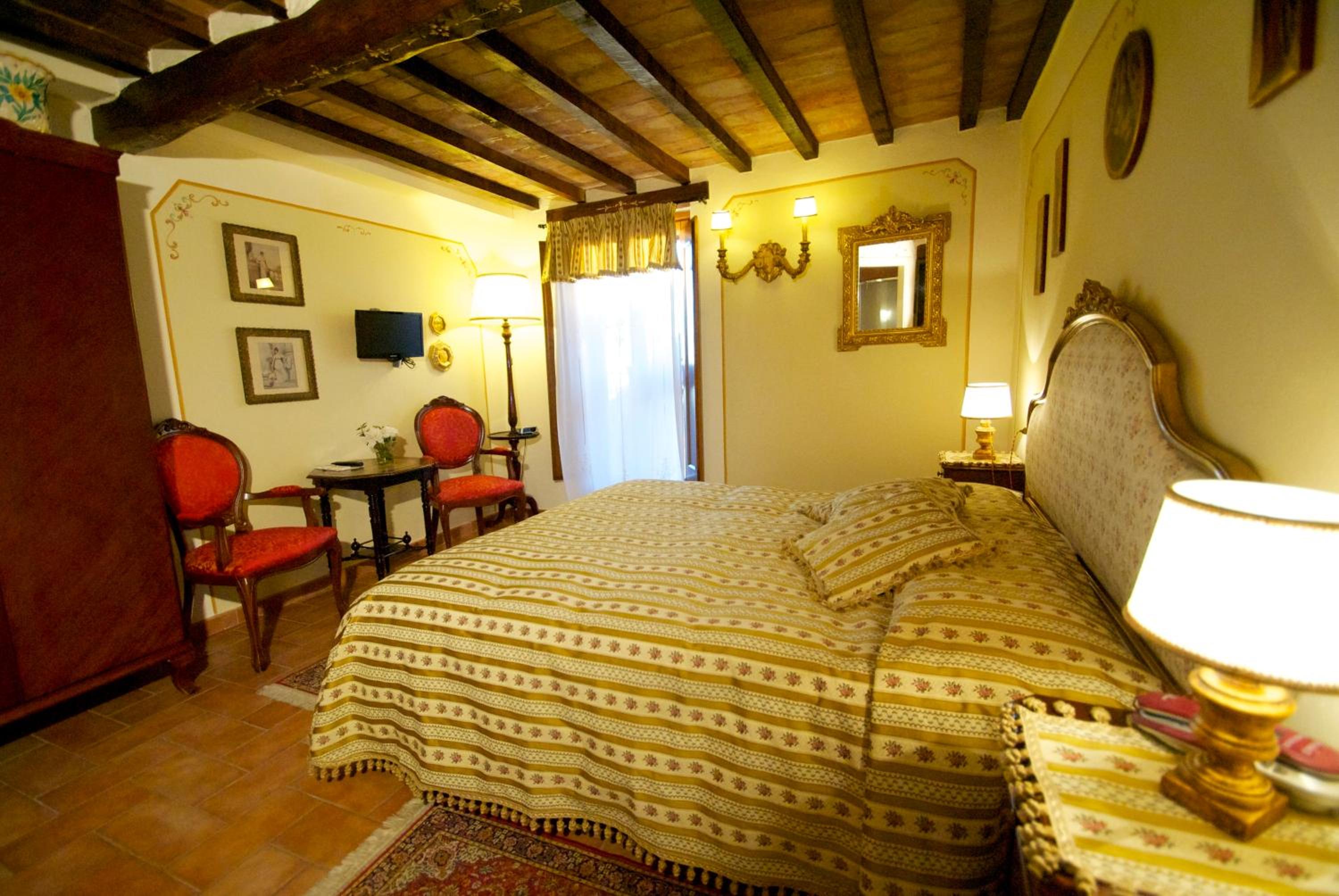 Junior Suite with Park View - Photo 7