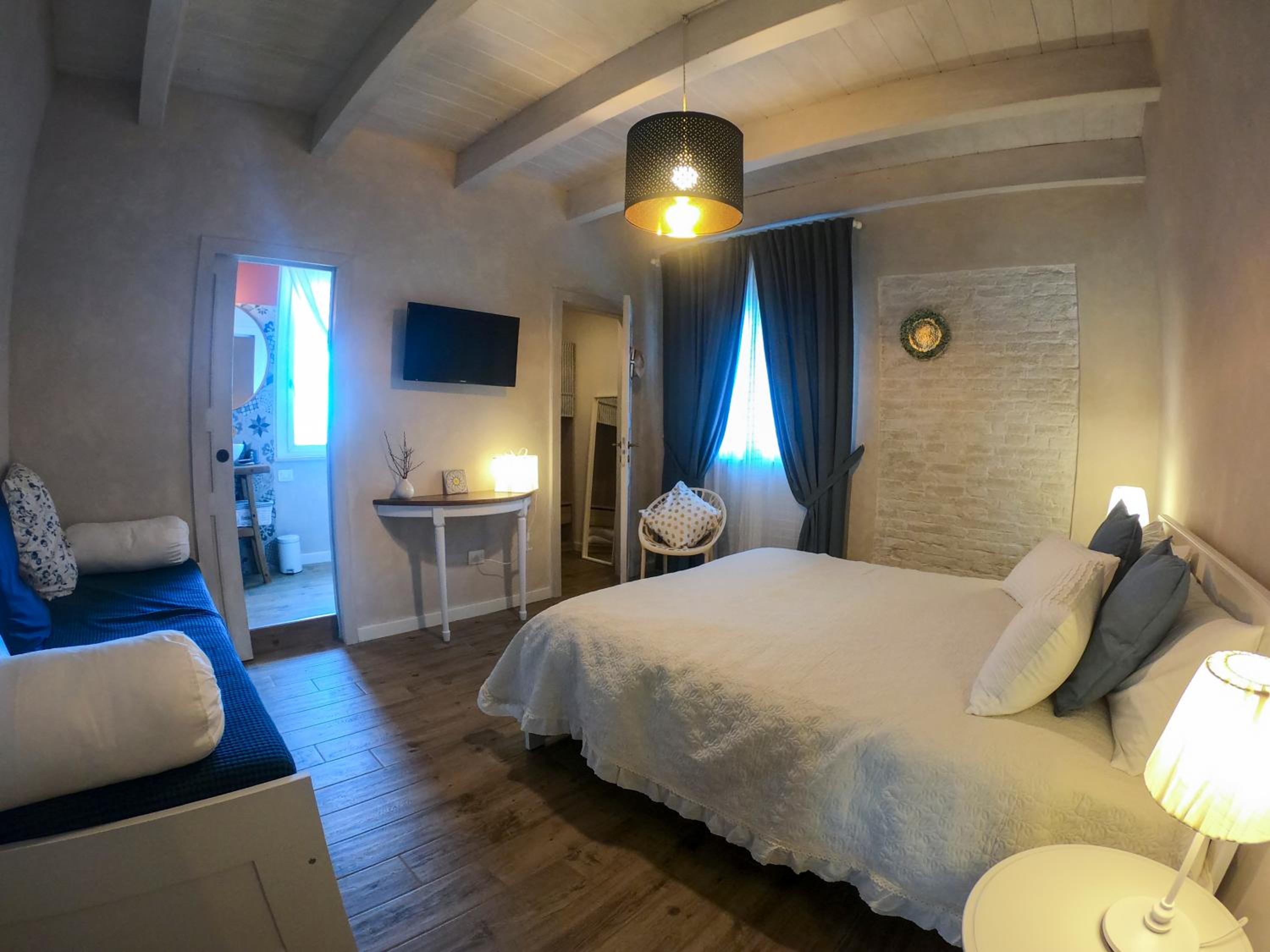 Deluxe Room (2 Adults + 1 Child) photo 2