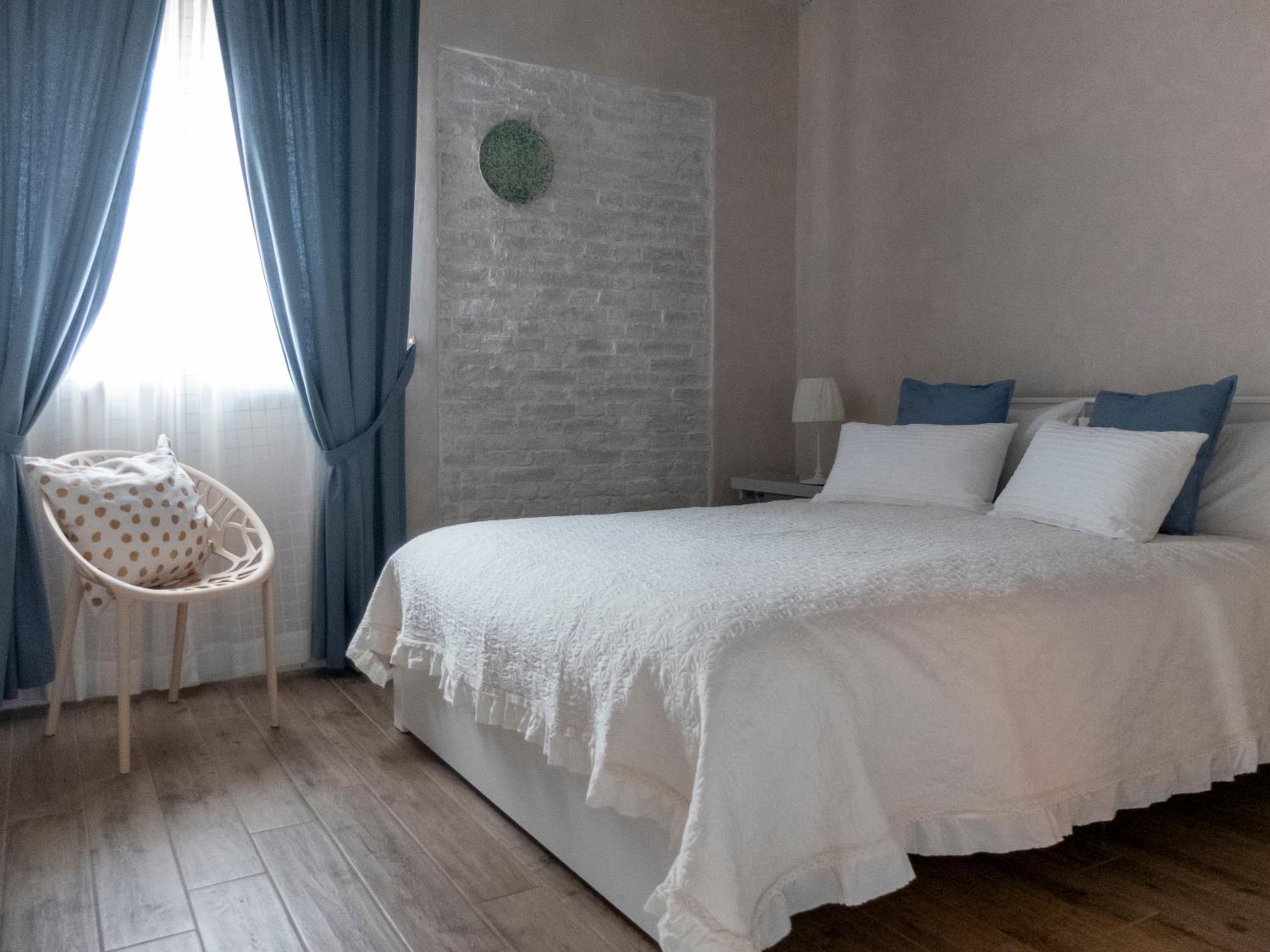 Deluxe Room (2 Adults + 1 Child) photo 1