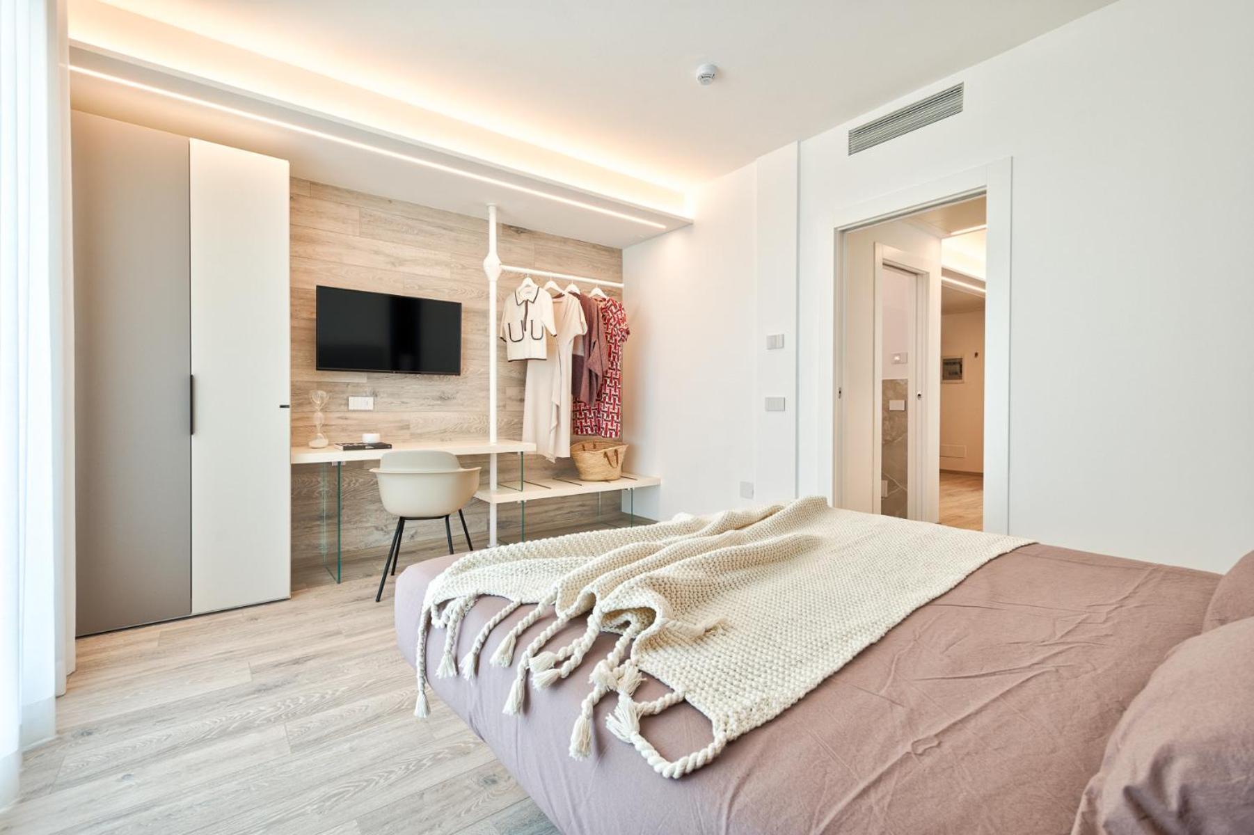 One-Bedroom Apartment - Photo 21