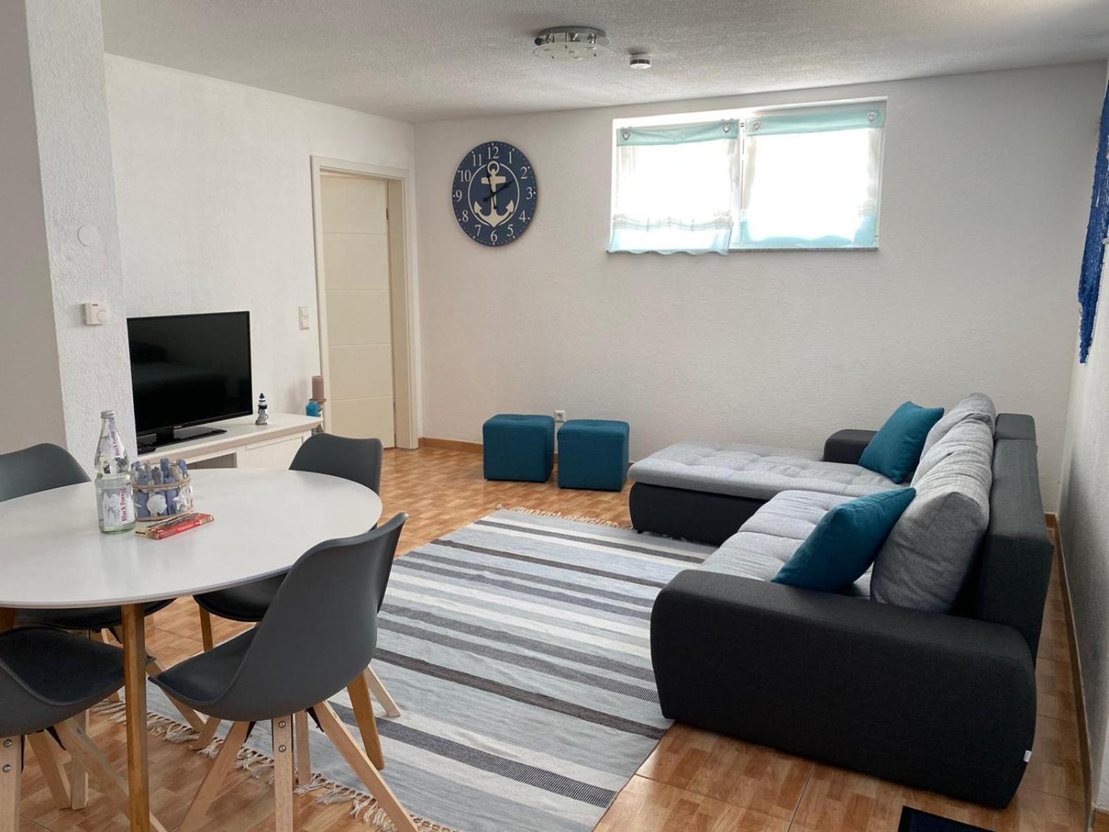 One-Bedroom Apartment photo 3