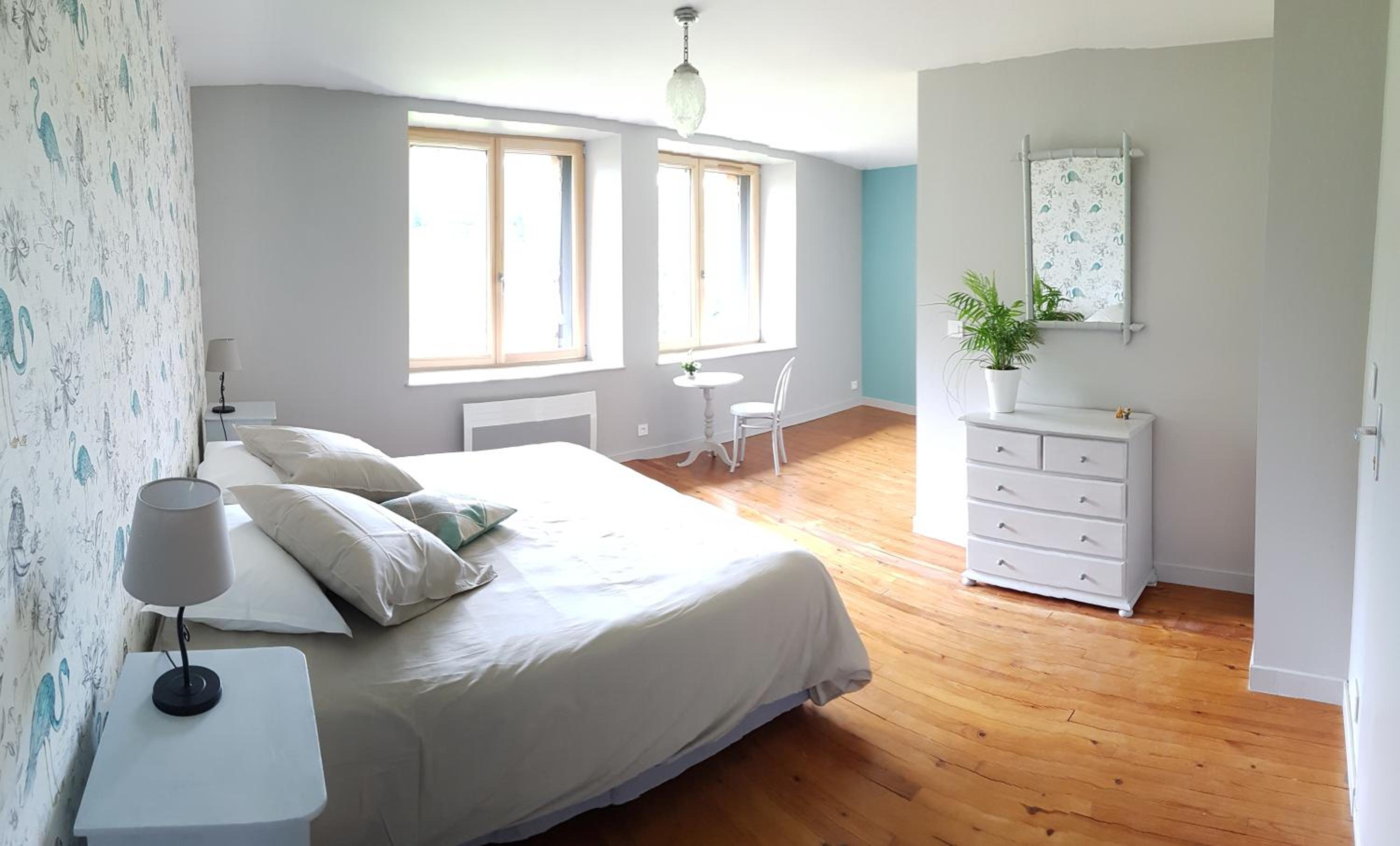 Deluxe Double Room (2 Adults + 1 Child) photo 2