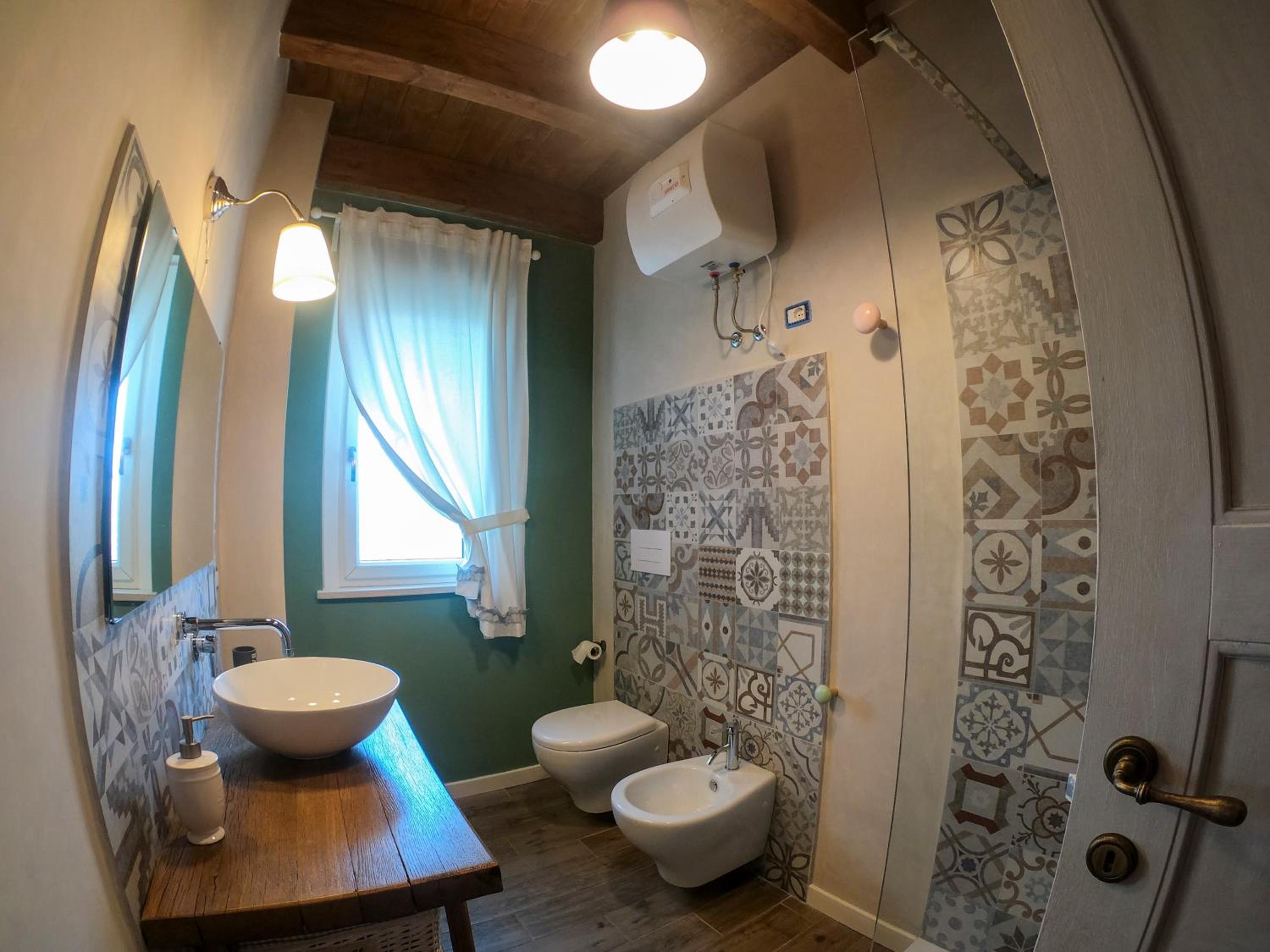 Deluxe Room - Photo 5