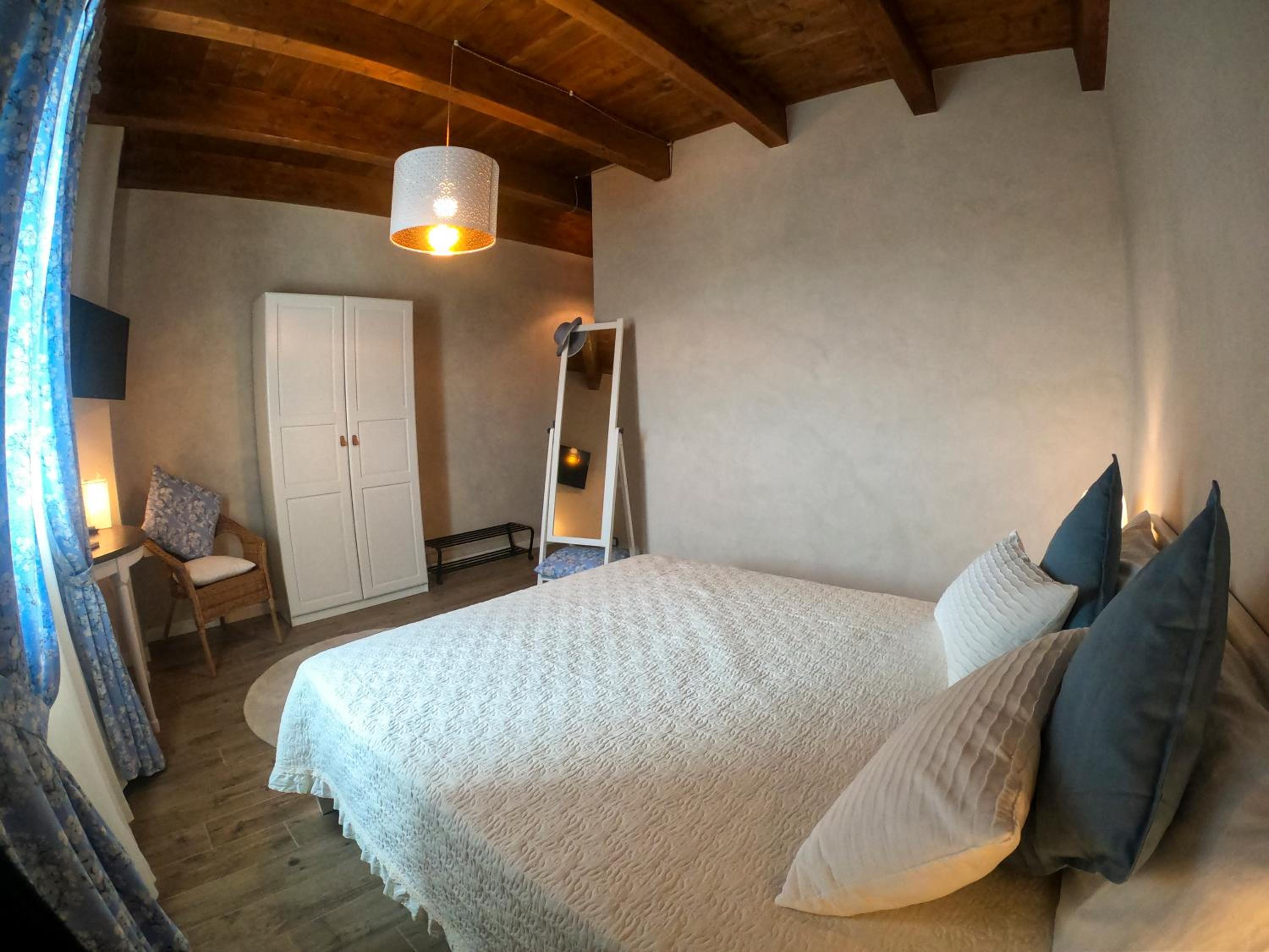 Deluxe Room - Photo 6