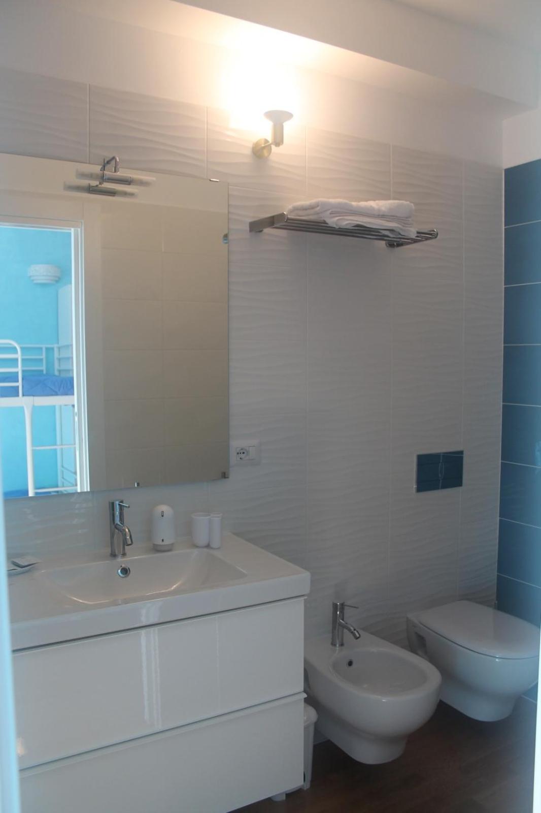 Deluxe Single Room with Balcony photo 3