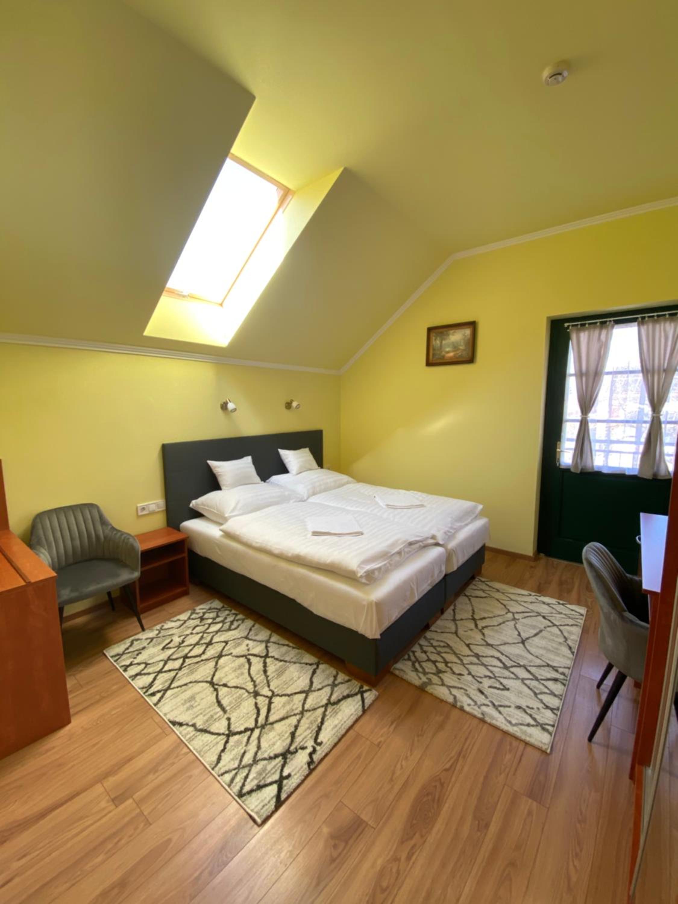 Deluxe Double or Twin Room photo 1