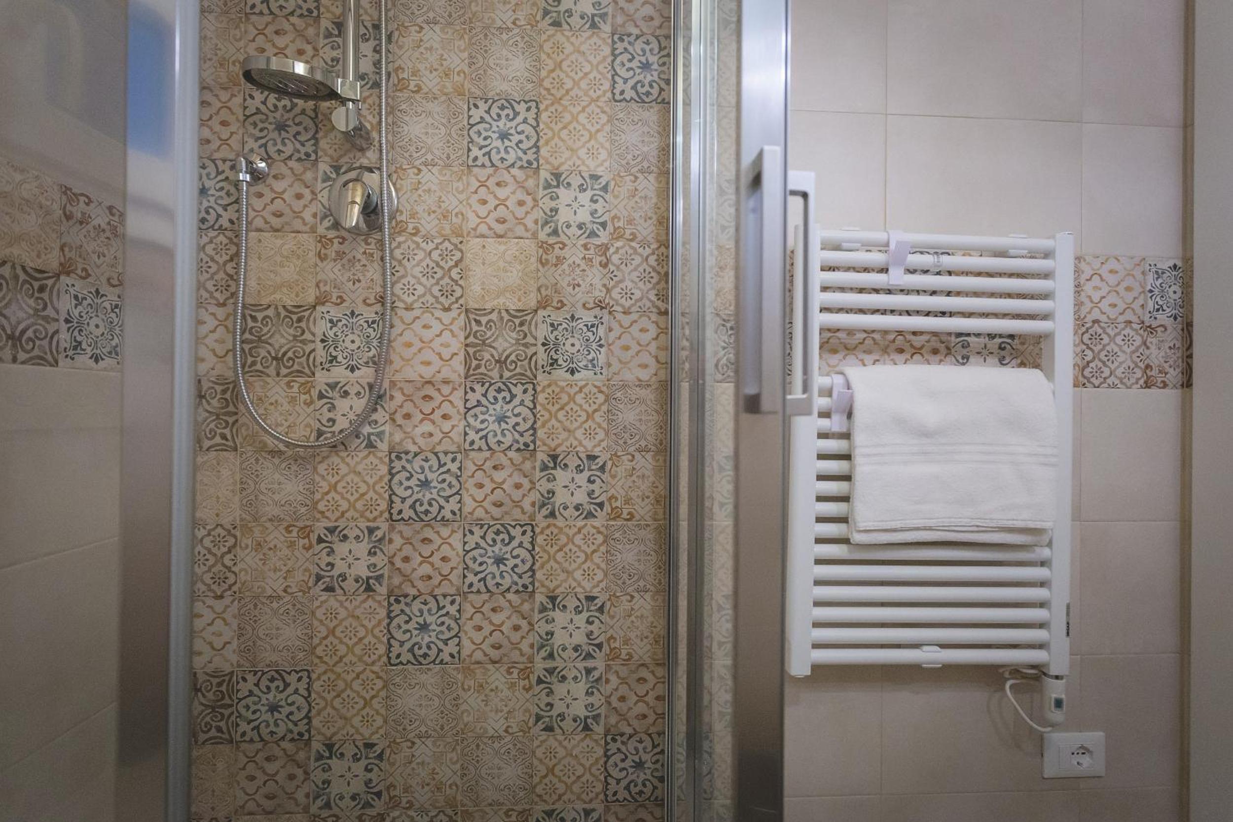 Superior Double or Twin Room - Photo 7