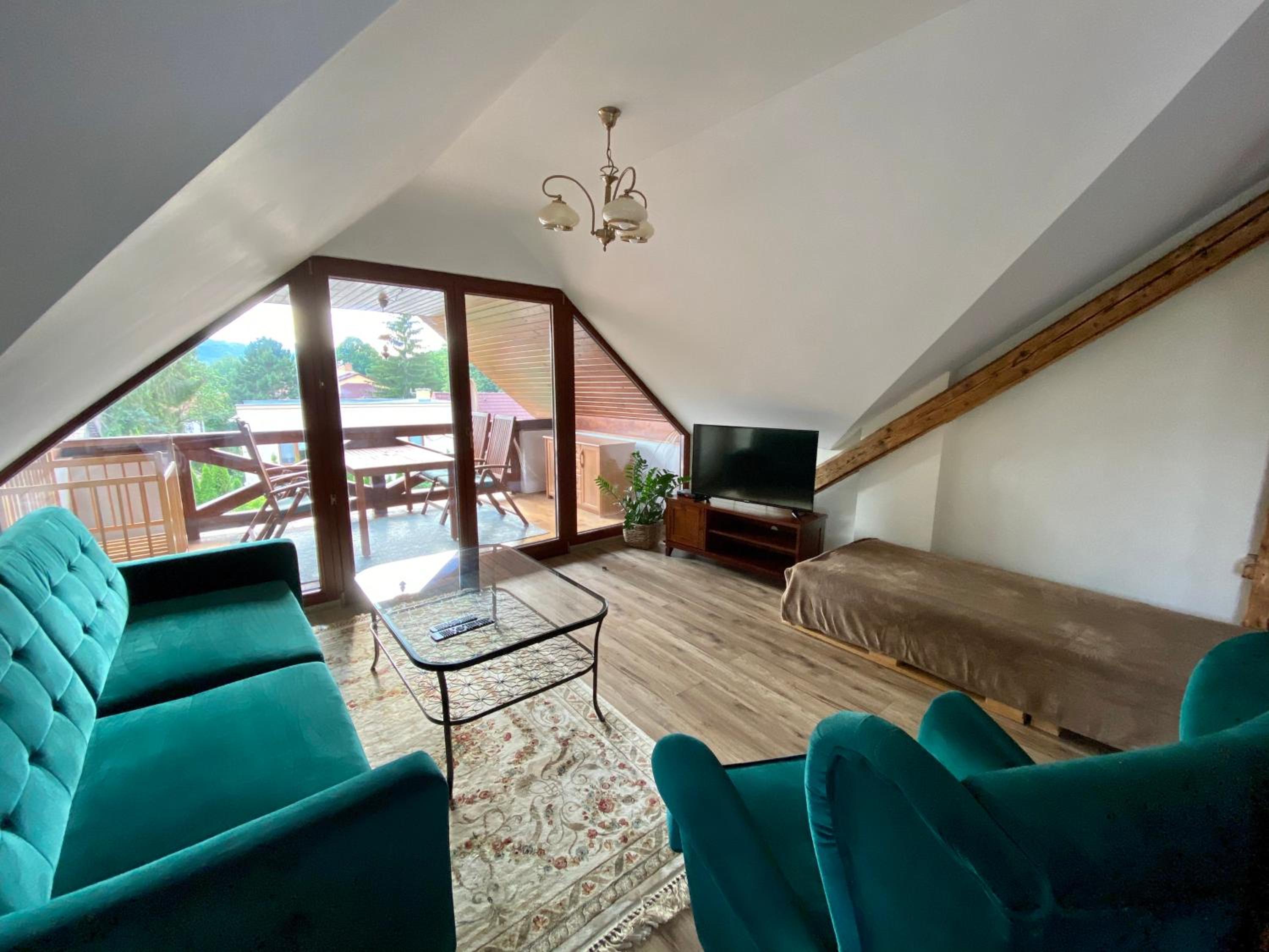 Apartment with Balcony - Photo 4