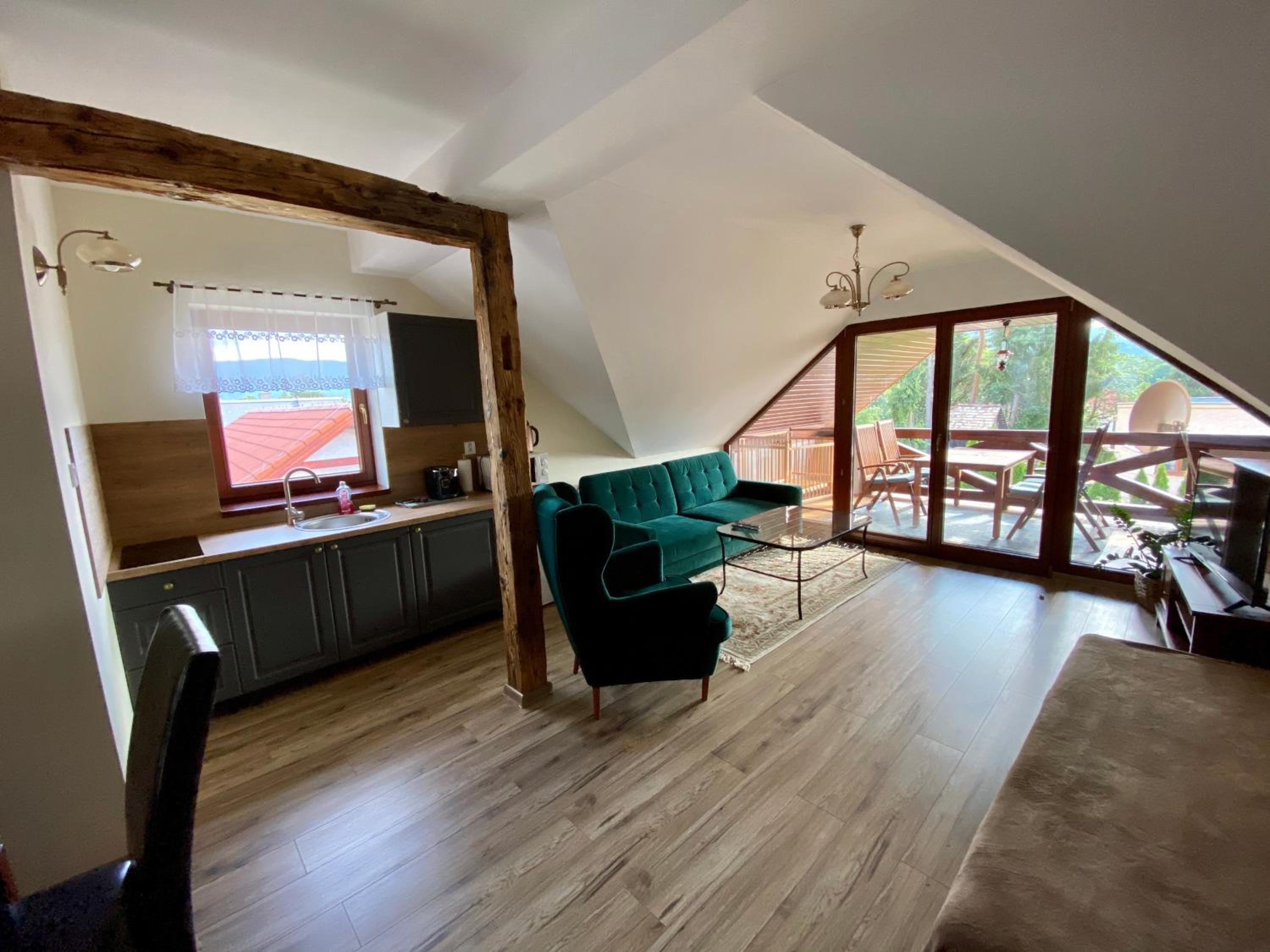 Apartment with Balcony - Photo 5