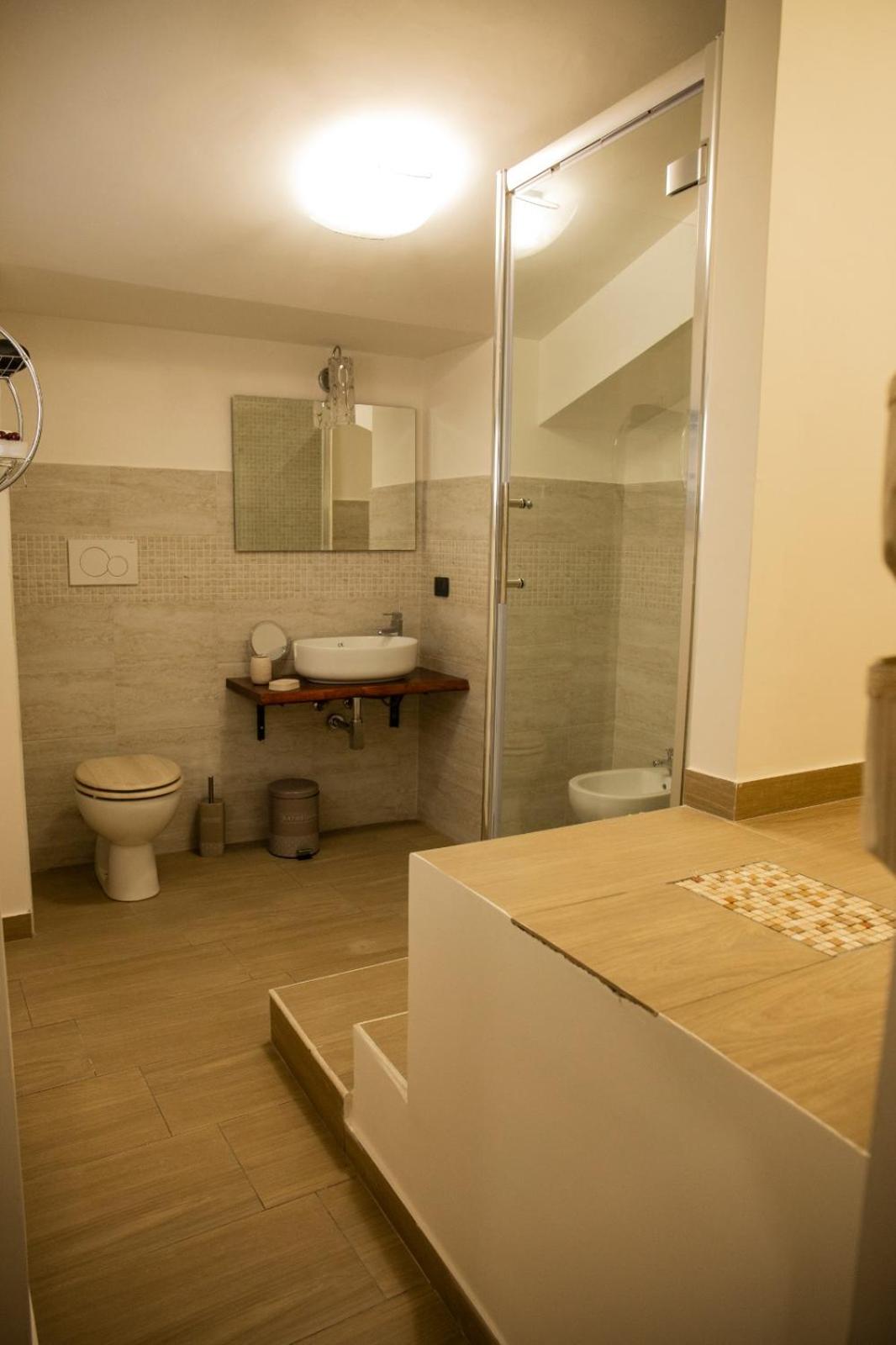 Deluxe King Room photo 2