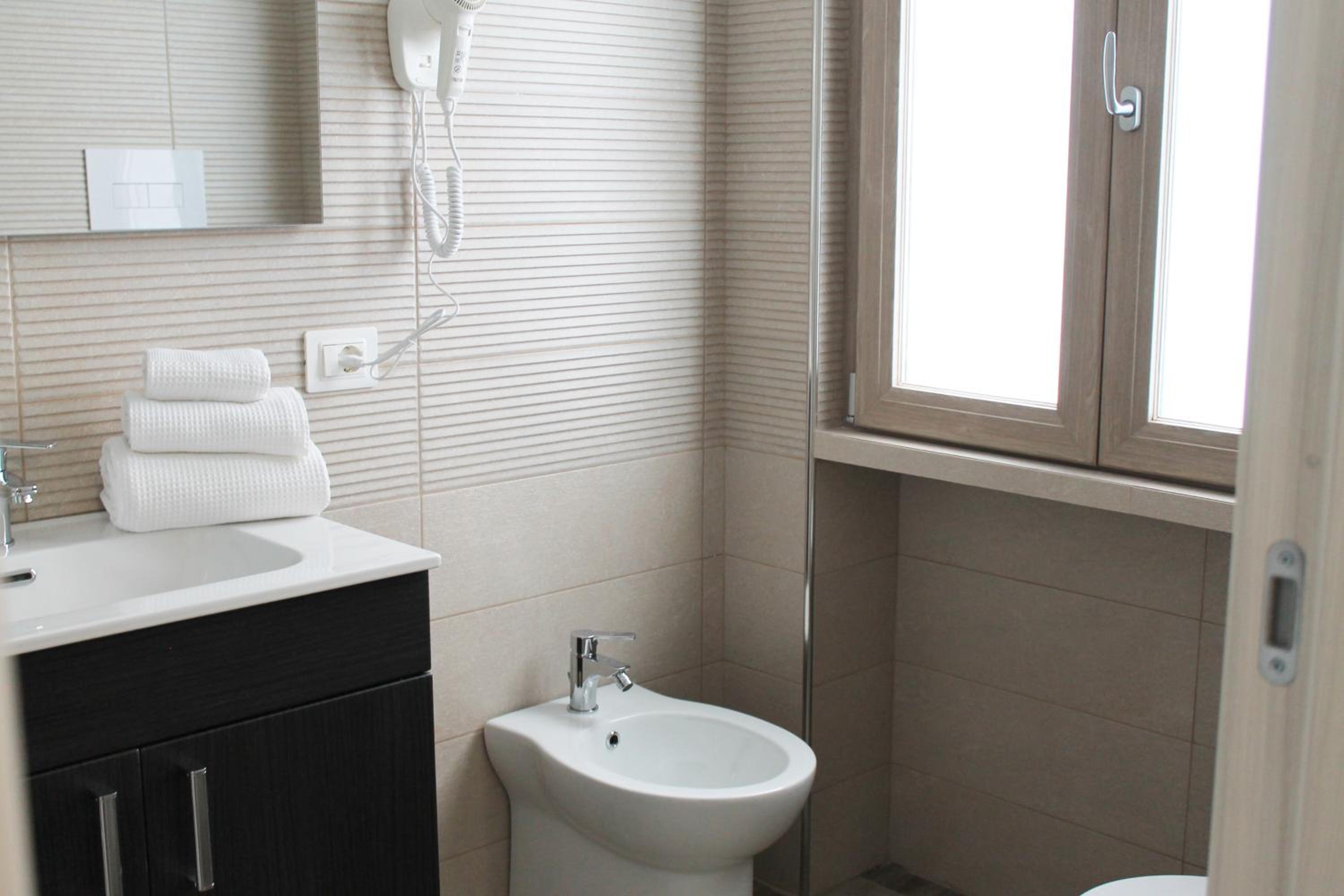 Comfort Triple Room with Shower photo 3