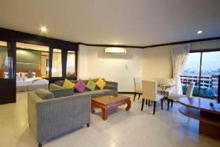 Bunk Bed in Mixed Dormitory Room