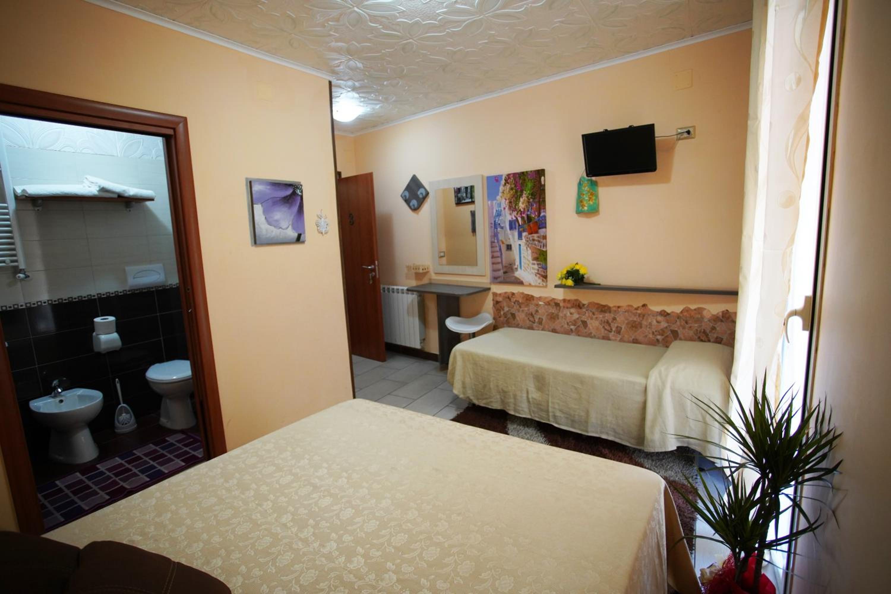 Comfort Triple Room - Photo 11