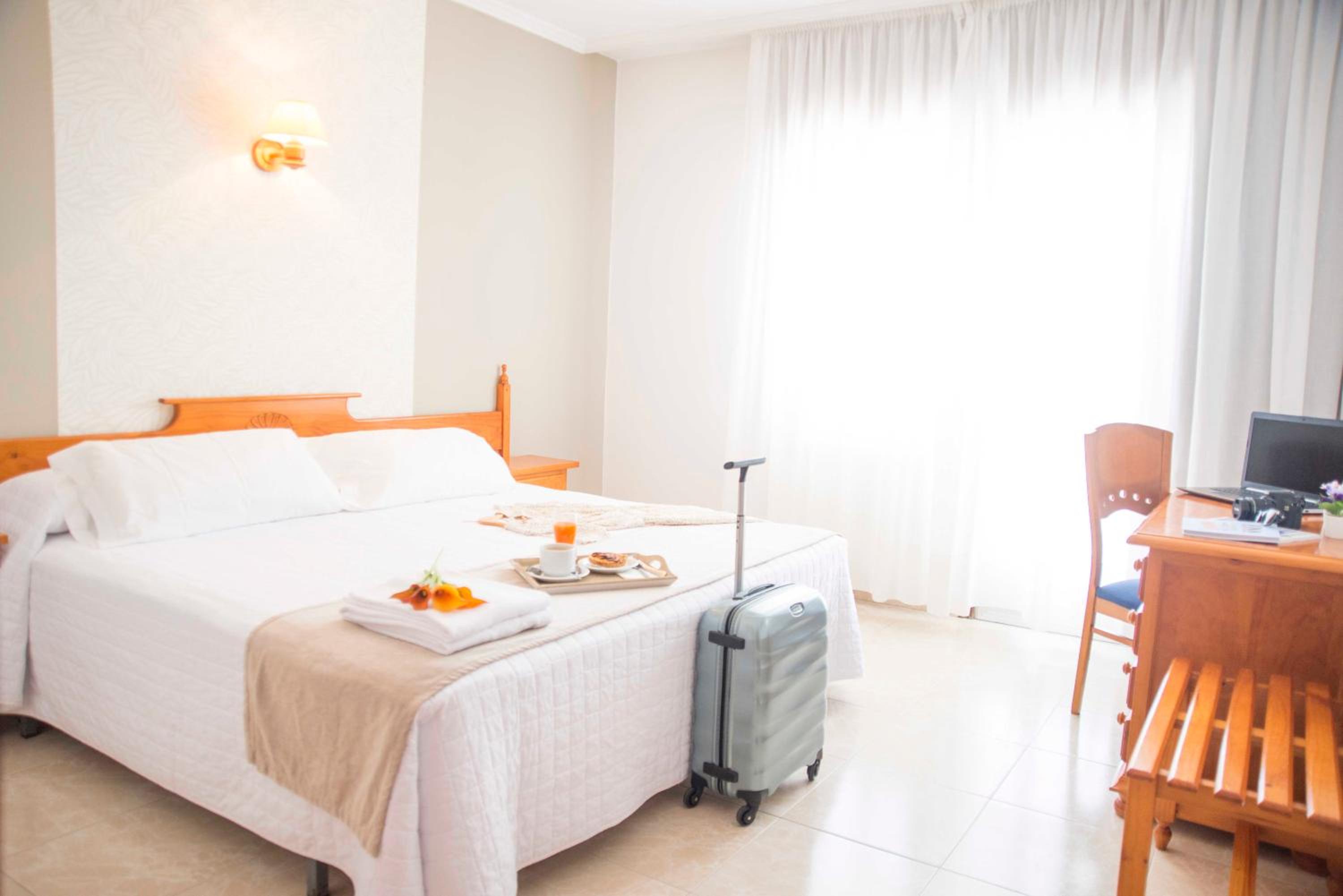 Habitación Doble o con Dos Camas con Terraza y Vista al Mar