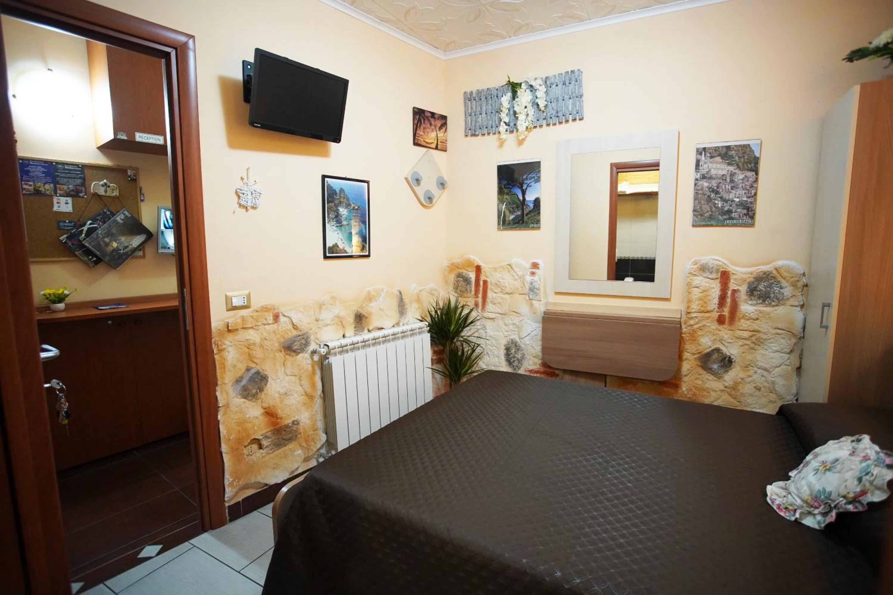 Double Room - Photo 11