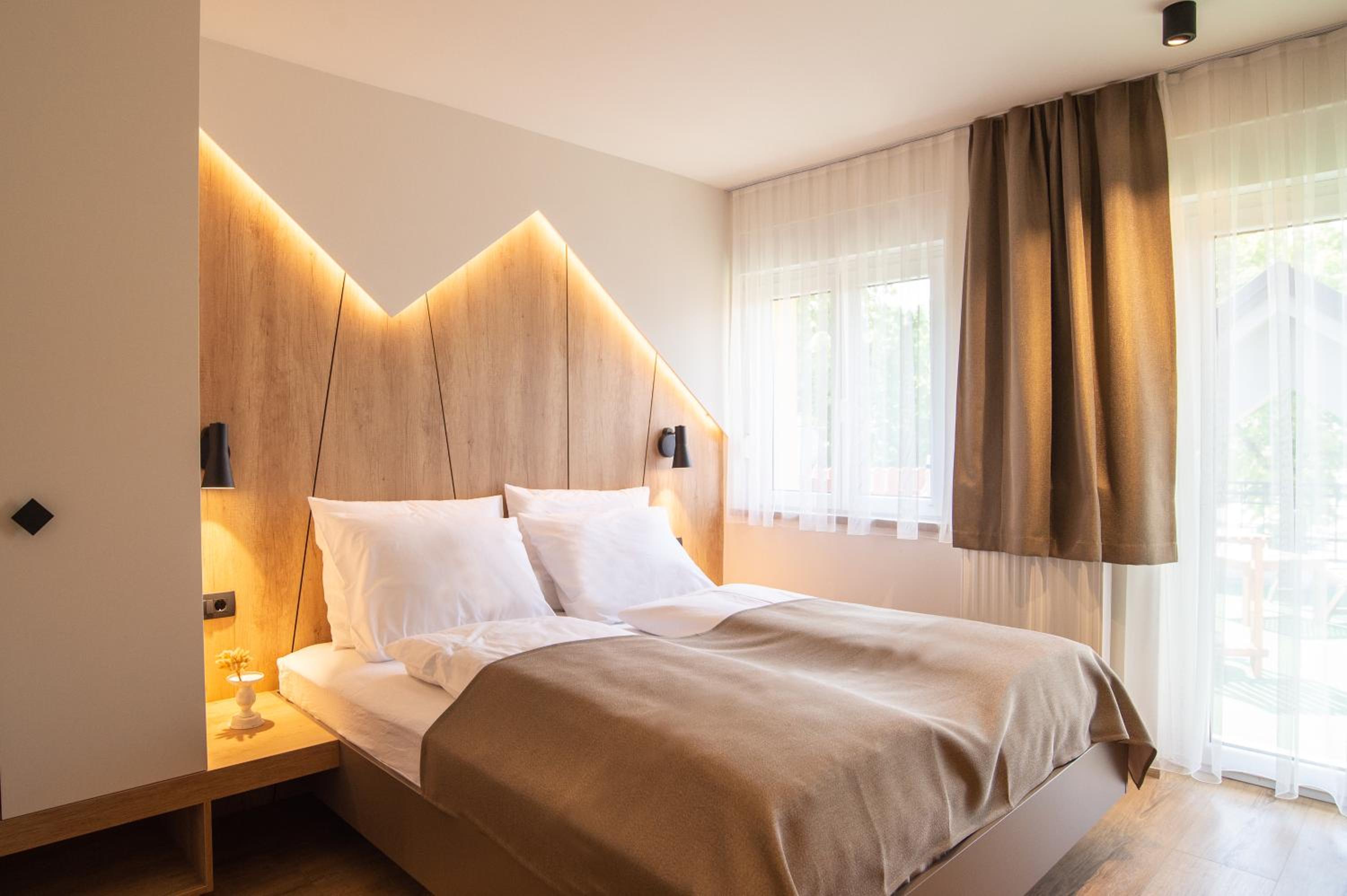 Double Room with Private Bathroom - Photo 1
