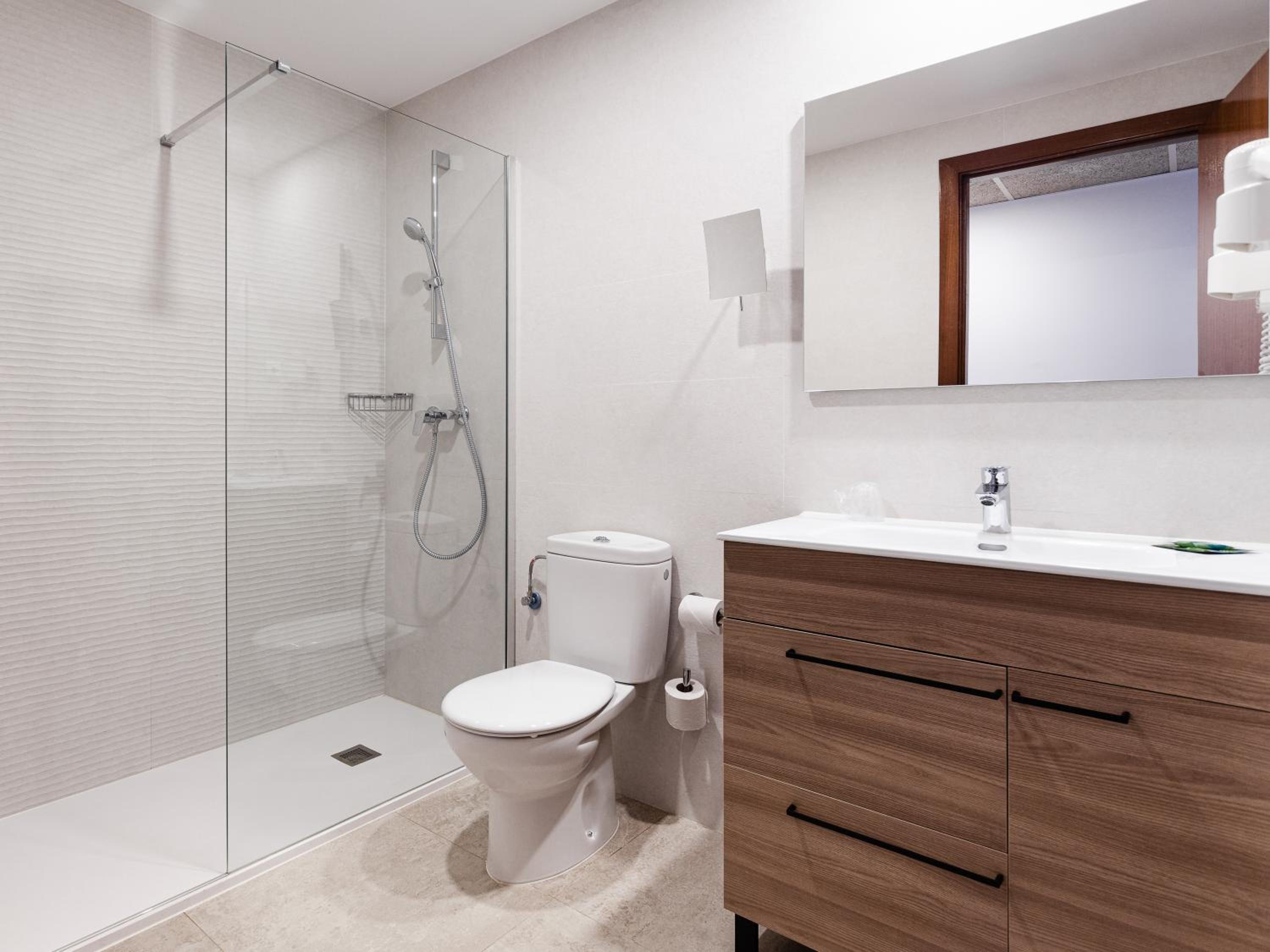 Triple Room (3 Adults) - Photo 2