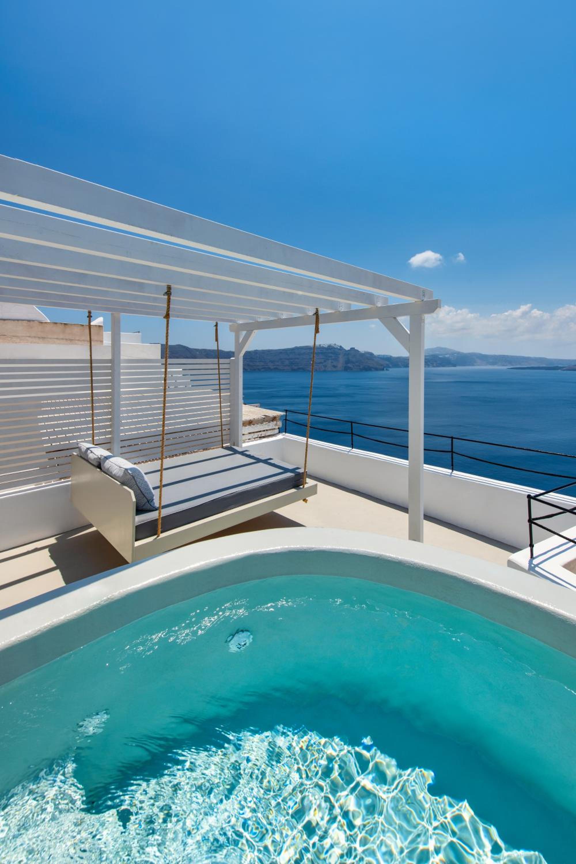 Blue Dome Suite with outdoor hot tub - Photo 8