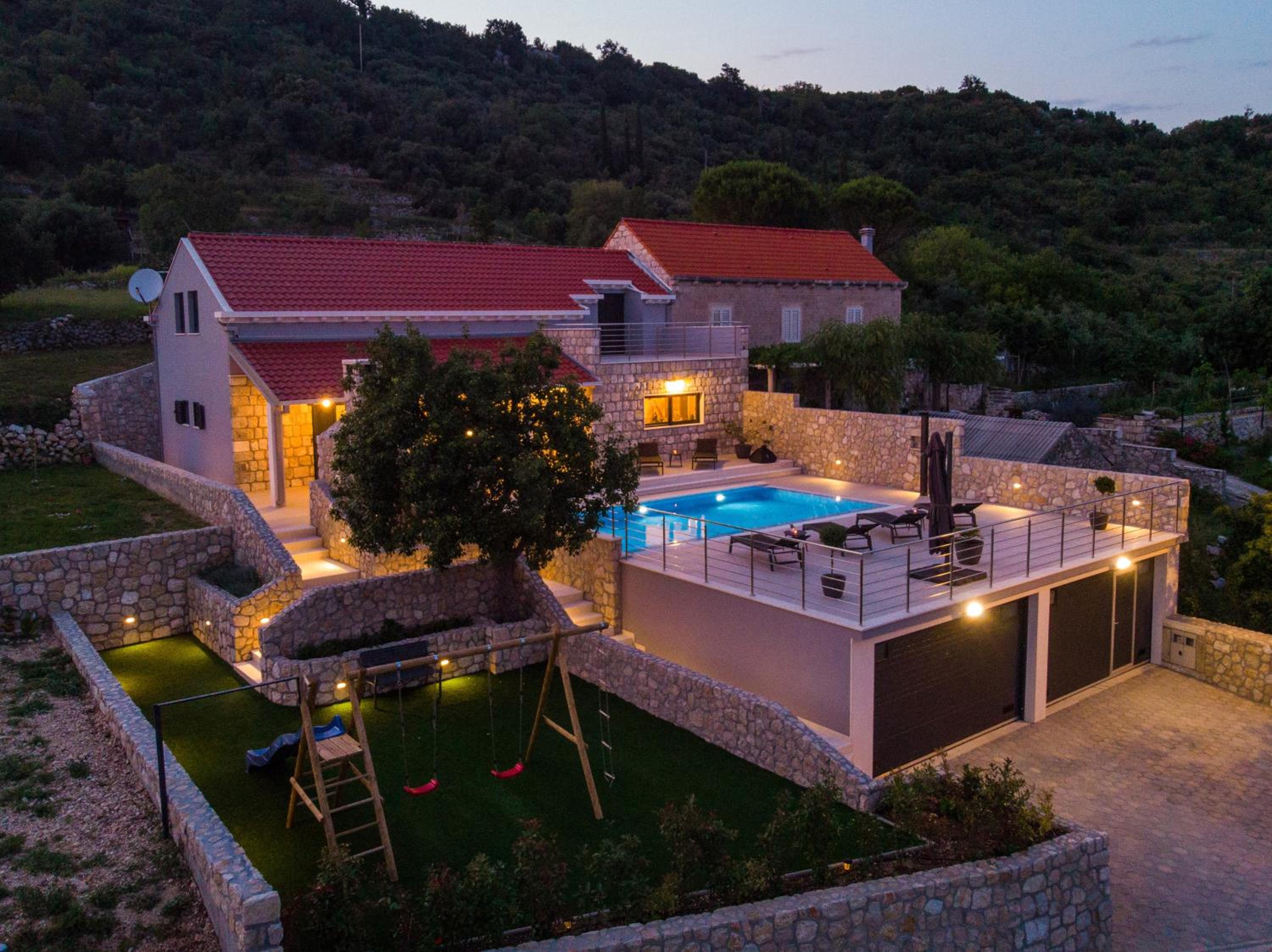 Three-Bedroom Villa photo 3
