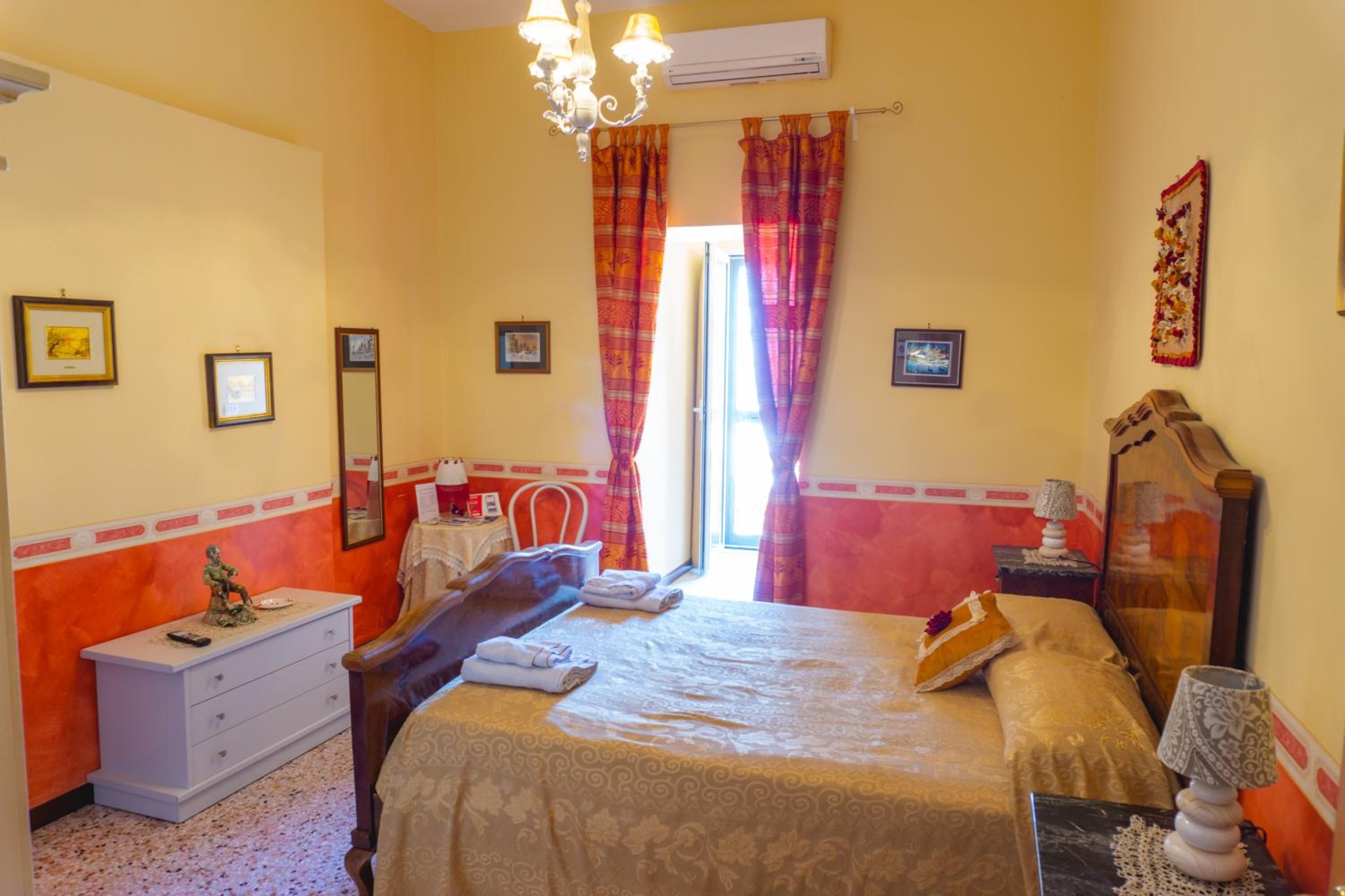 Standard Double Room photo 2