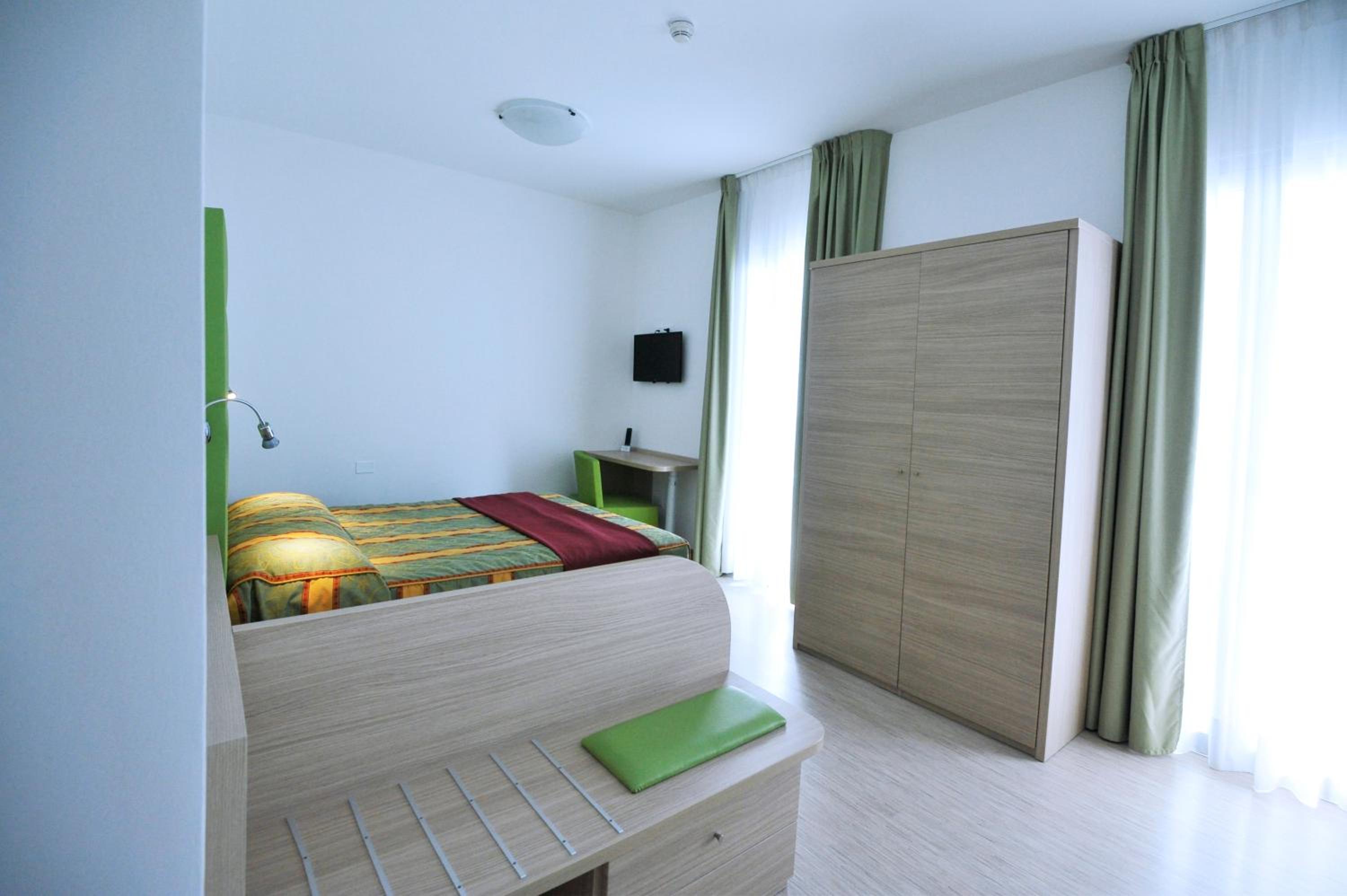 Superior Triple Room with Sea View photo 2