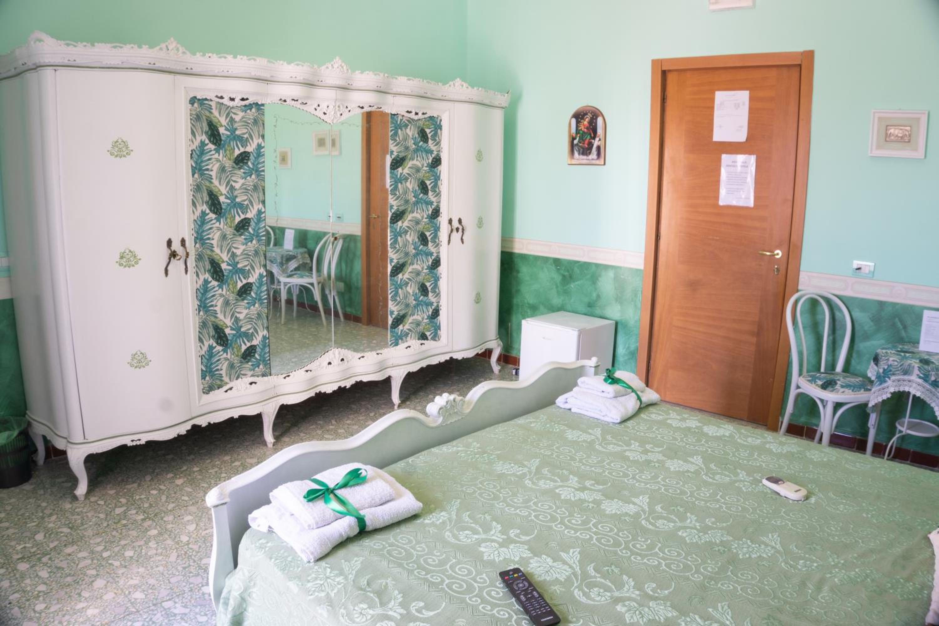 Deluxe Double Room with Balcony photo 3