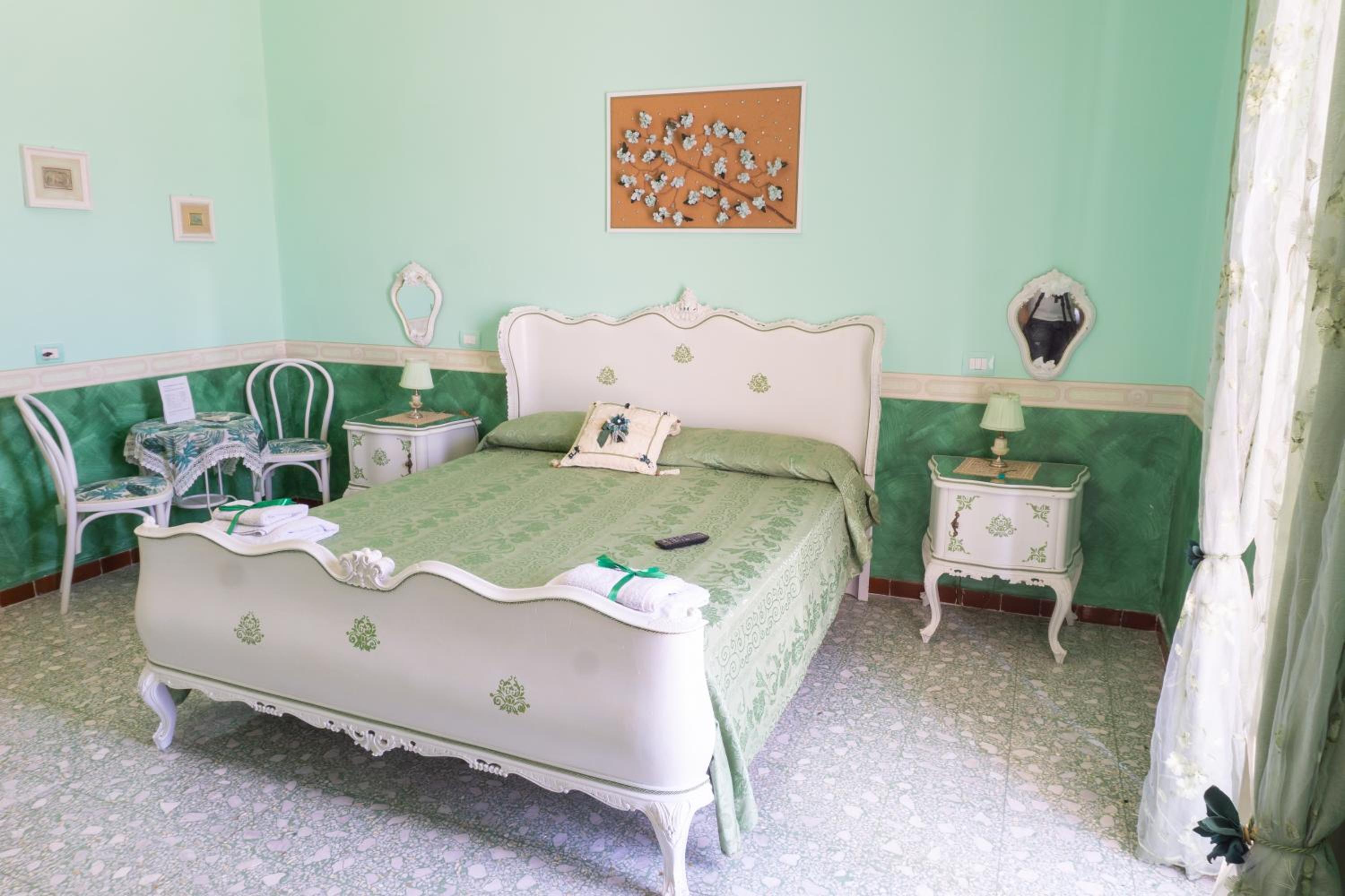 Deluxe Double Room with Balcony photo 1