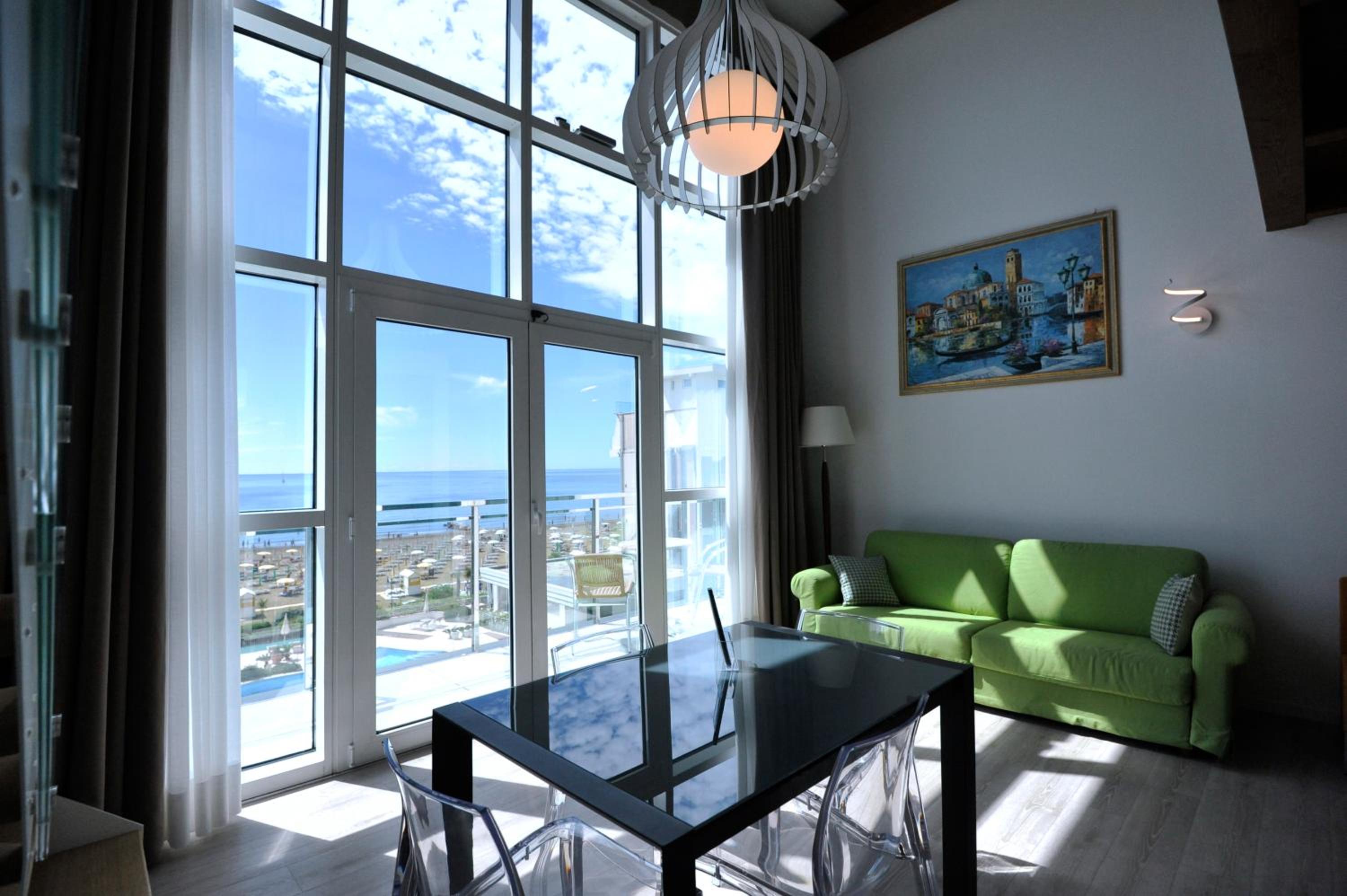 Suite with Balcony and Sea View photo 1