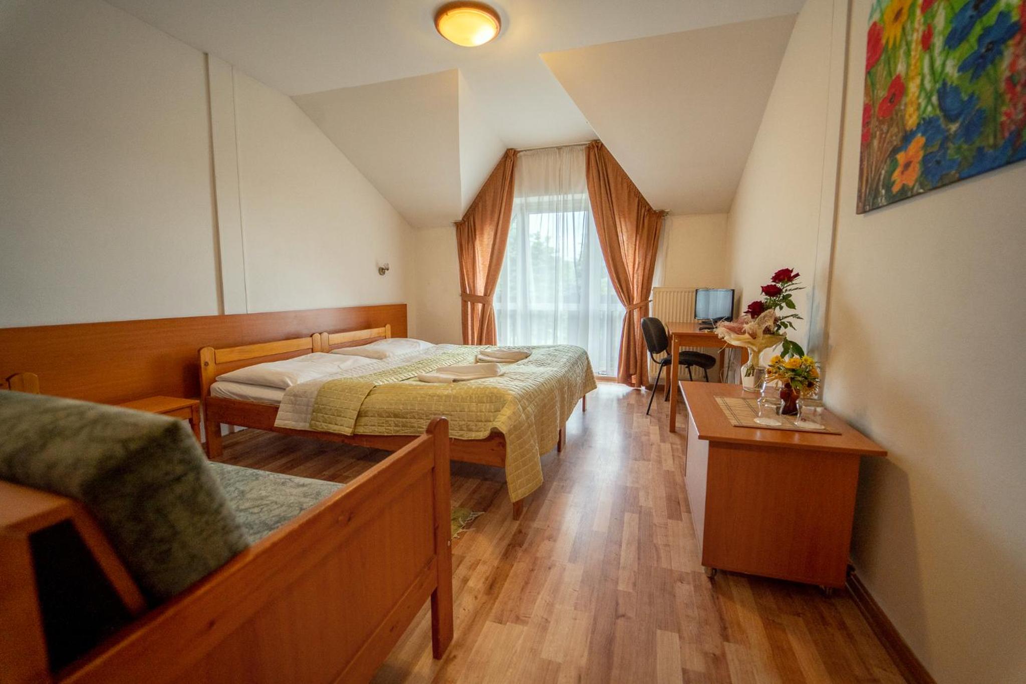 Double or Twin Room with Extra Bed - Photo 3