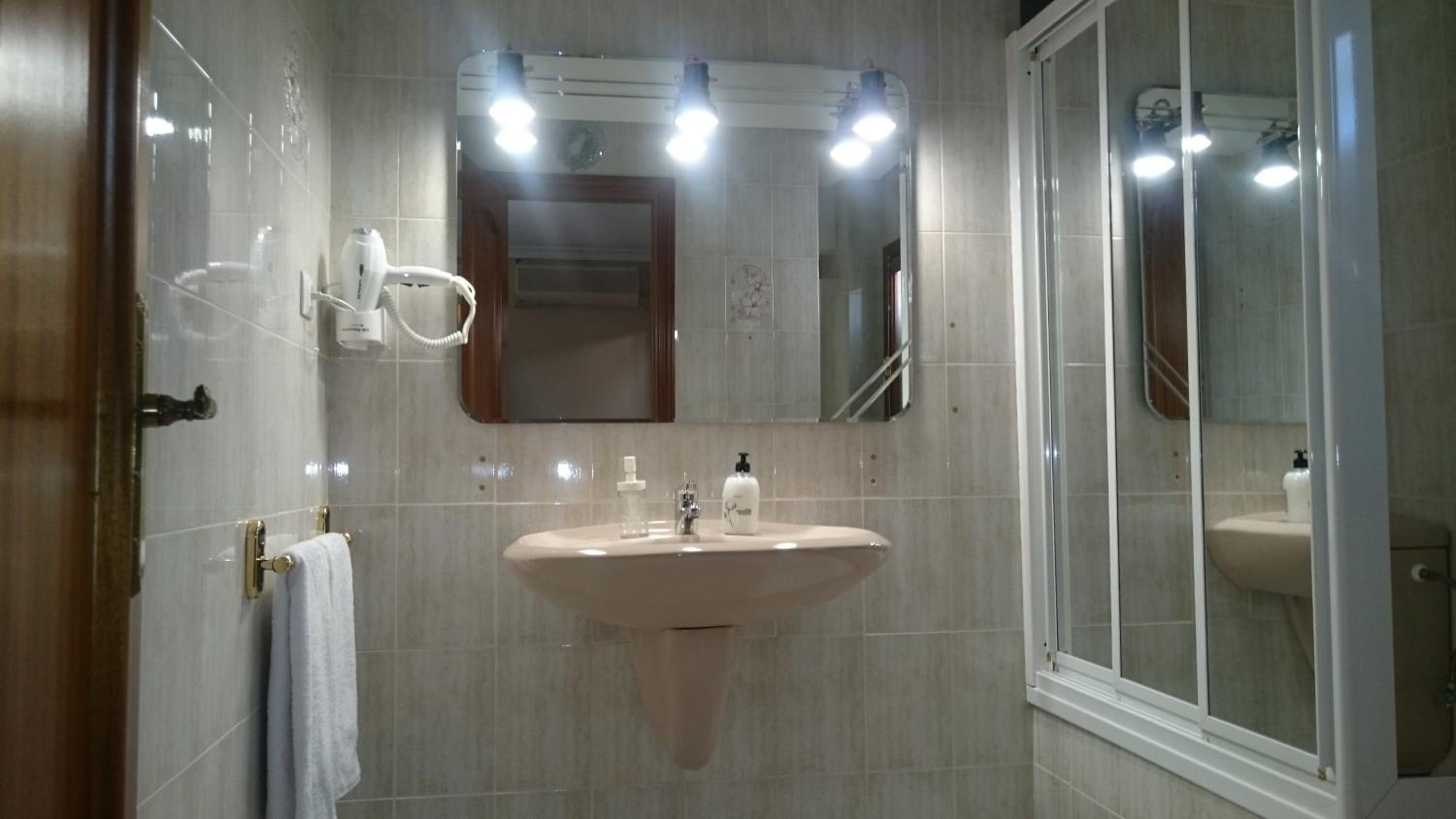 Double Room with Private Bathroom photo 2