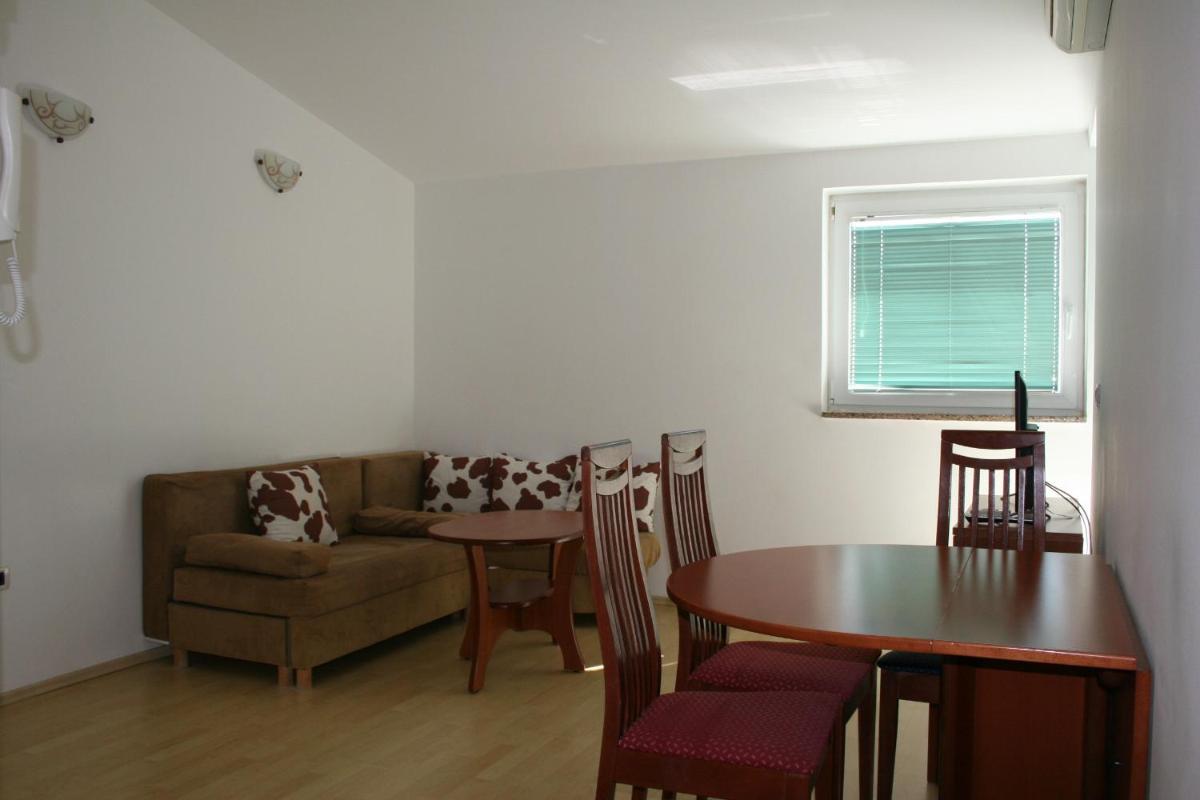 Apartment with Sea View - Photo 7