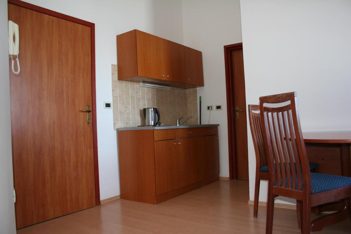 Apartment with Sea View - Photo 11