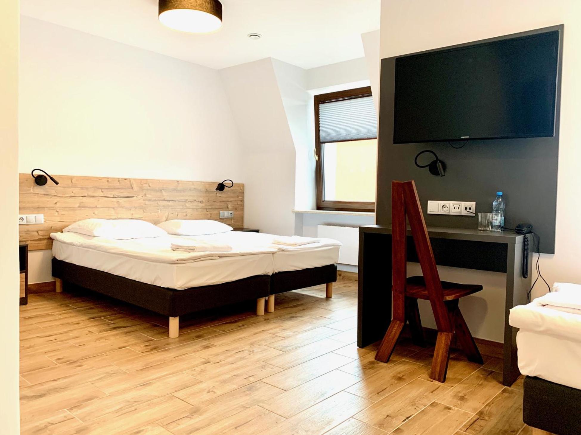 Twin Room - Photo 8