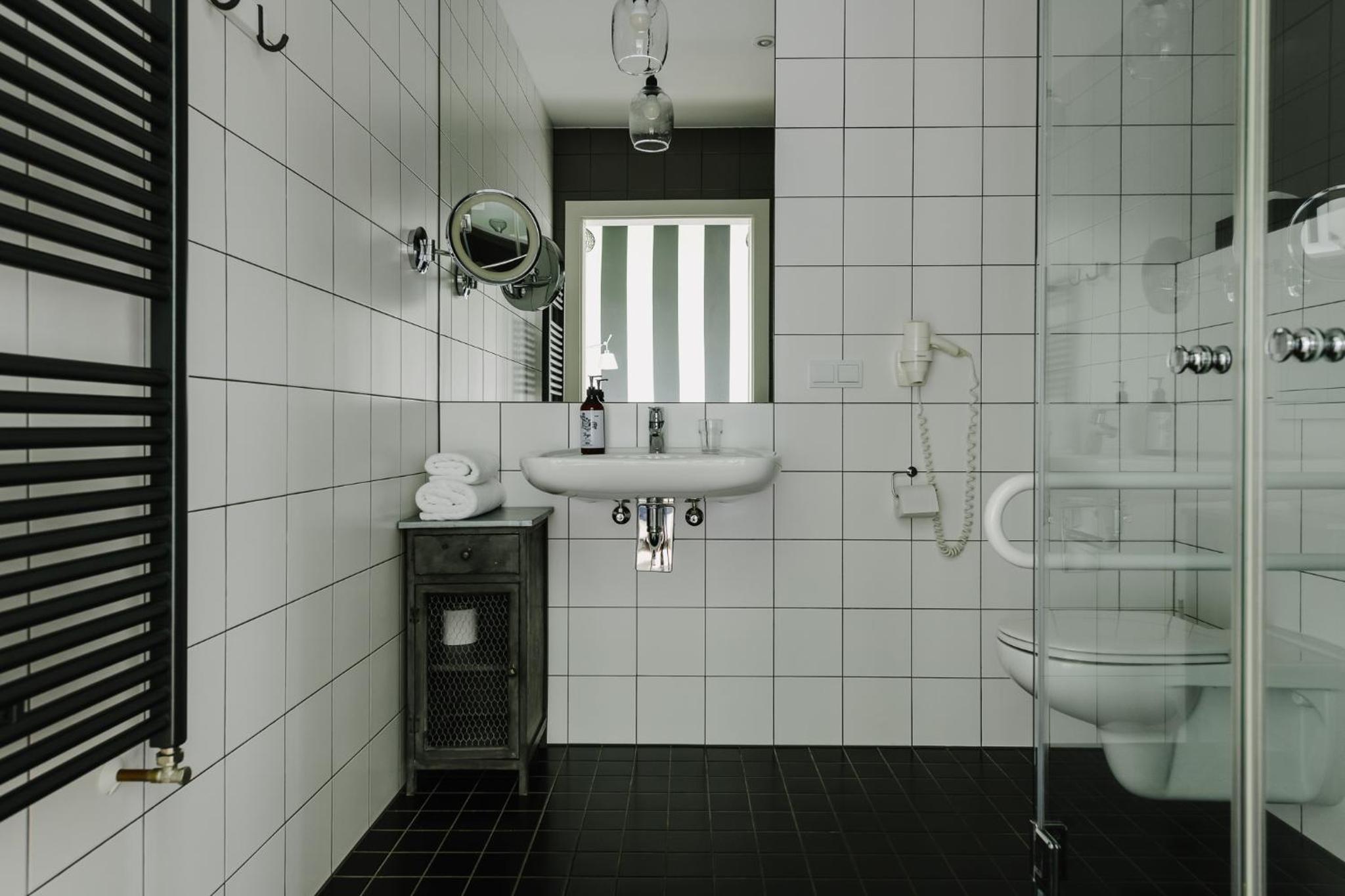 Double or Twin Room - Photo 21