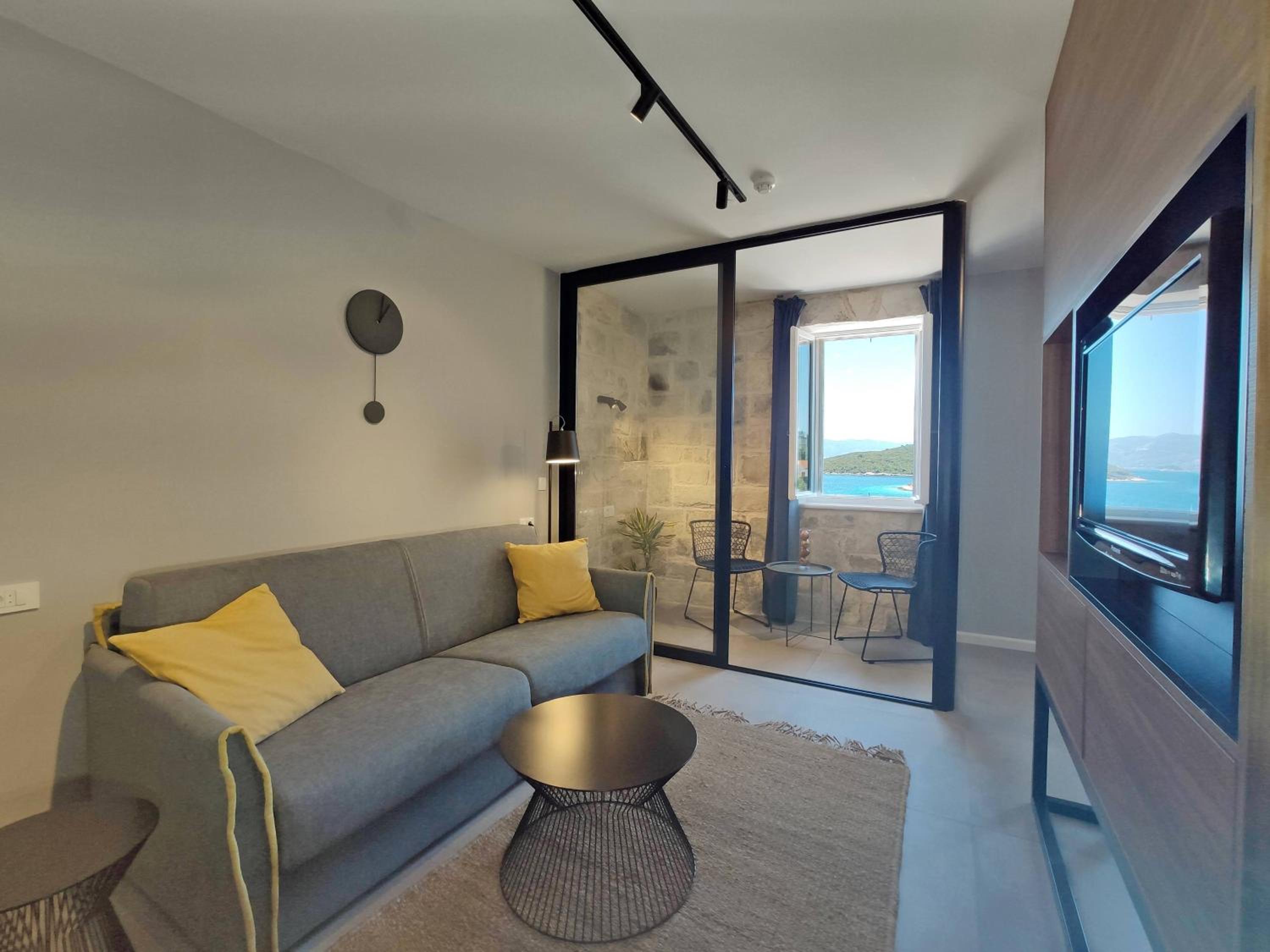 Junior Suite with Sea View - Photo 4