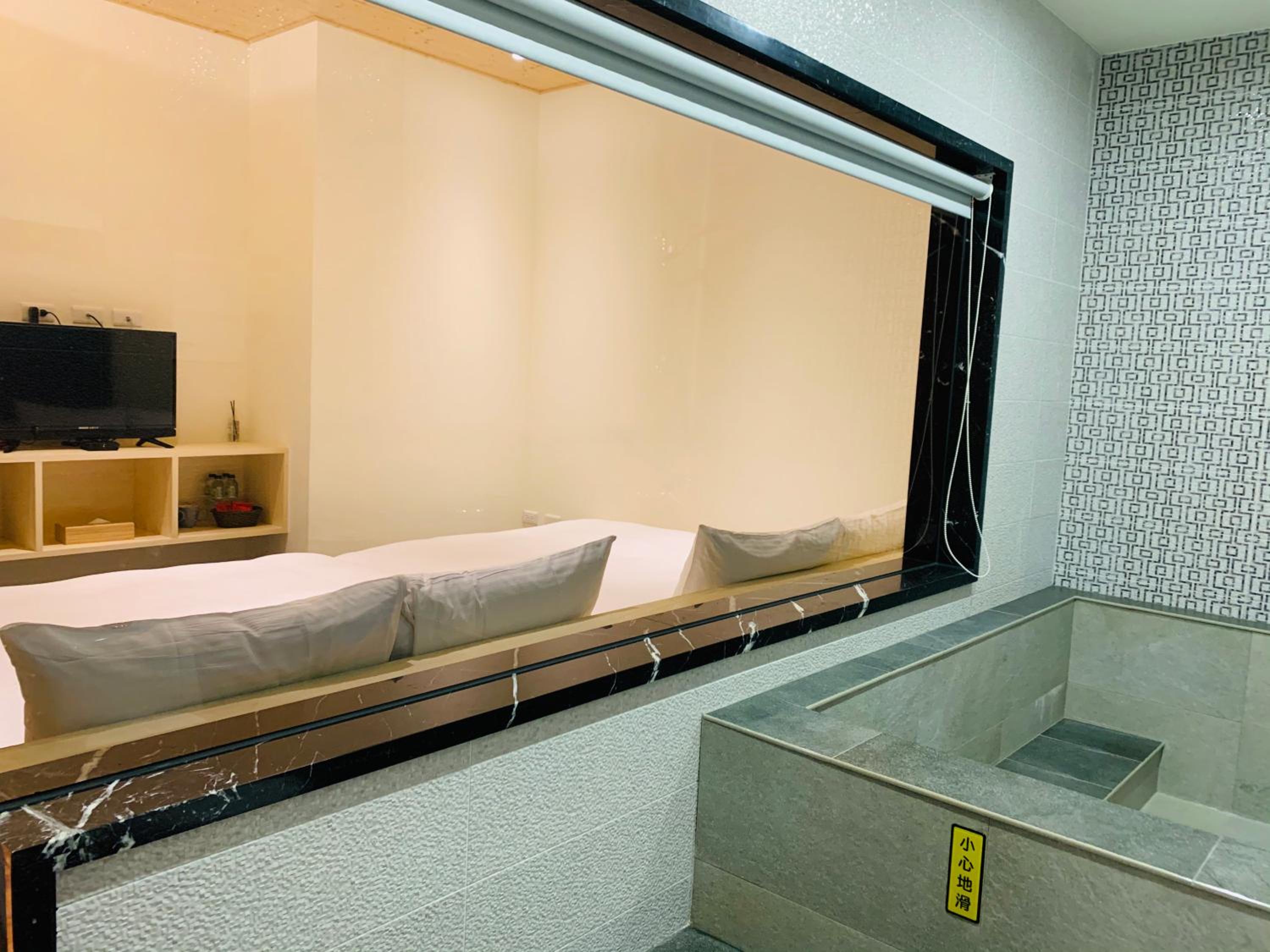 Quadruple Room with Bath photo 3