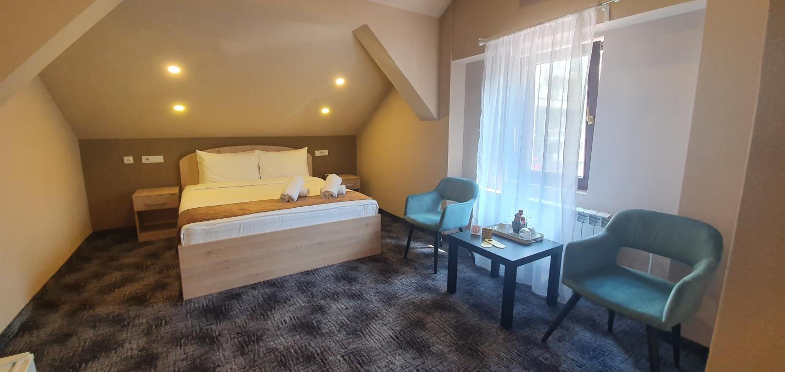 Double Room - Photo 13