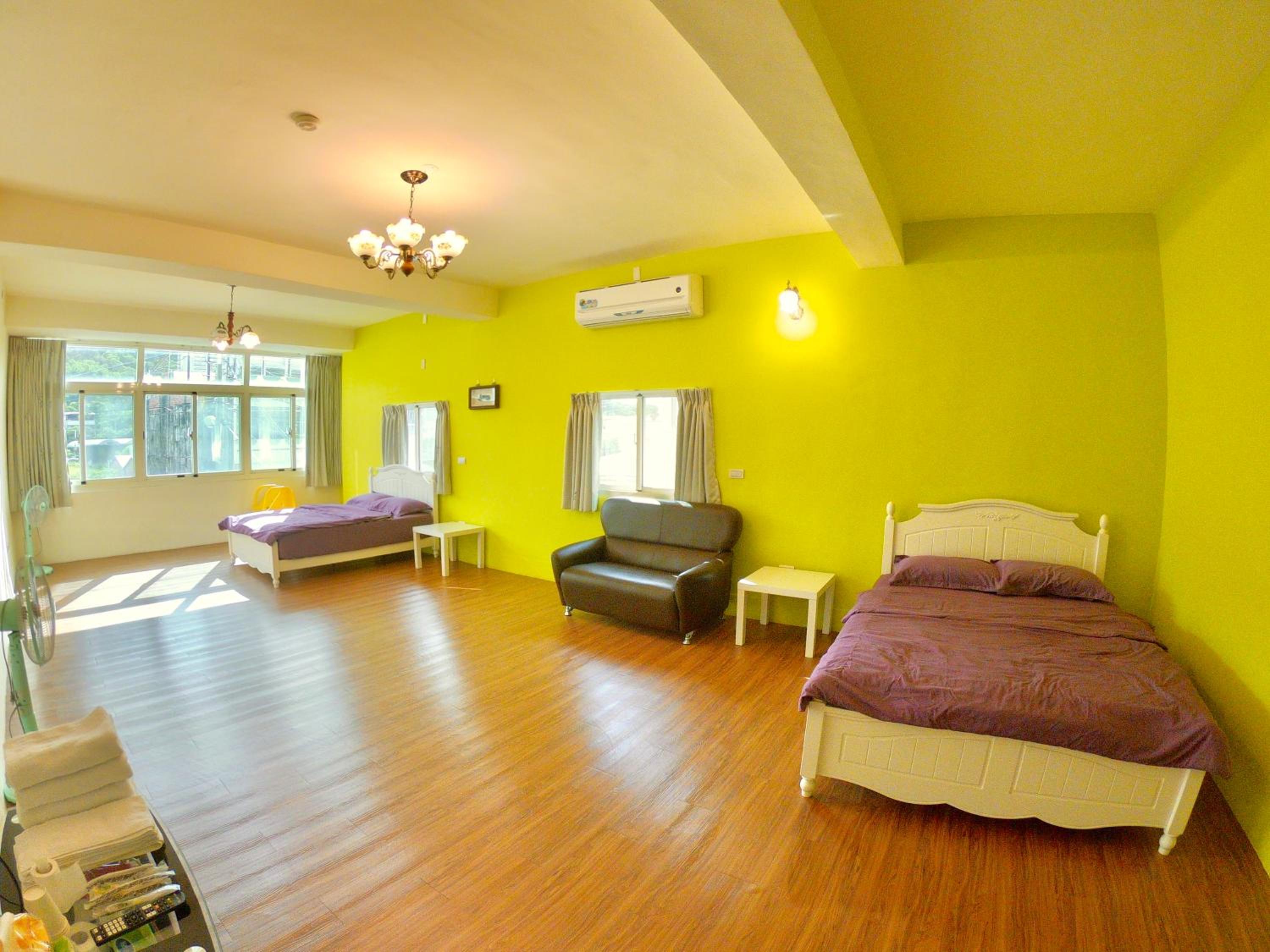 Quadruple Room with Private Bathroom photo 1