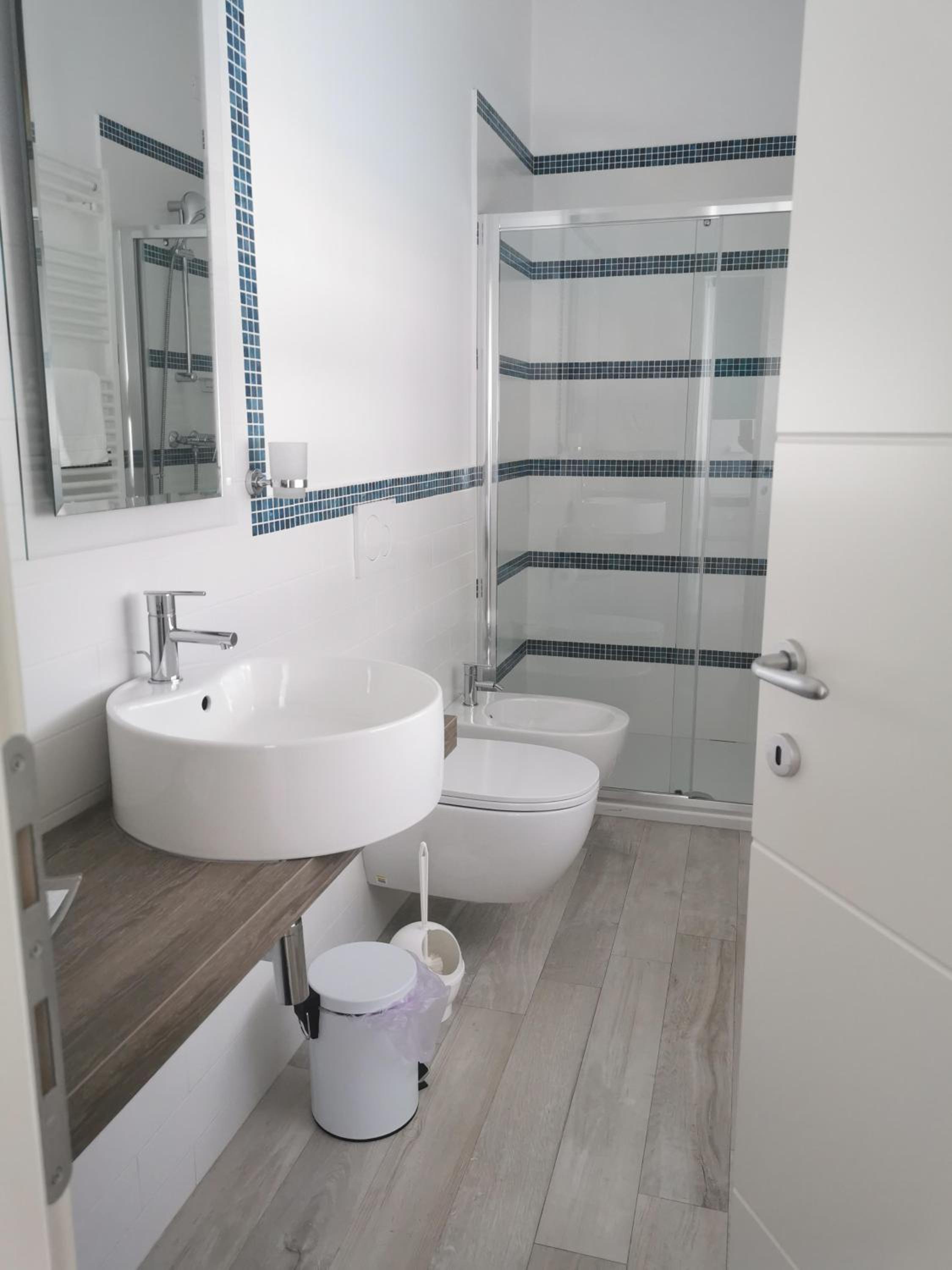 Large Double Room - Photo 4