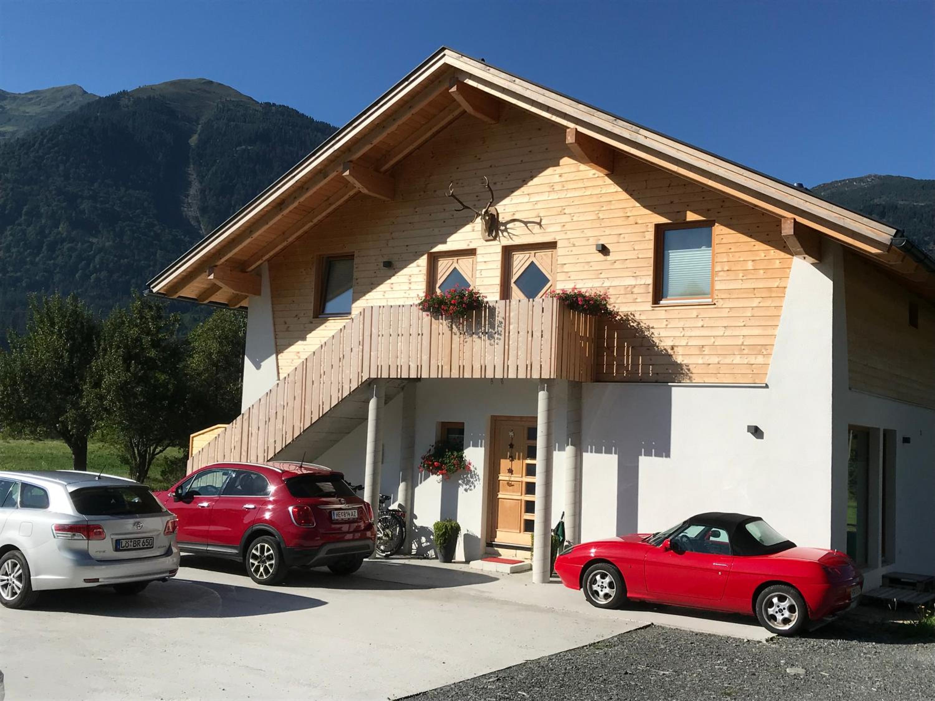 Apartment with Mountain View - Photo 5