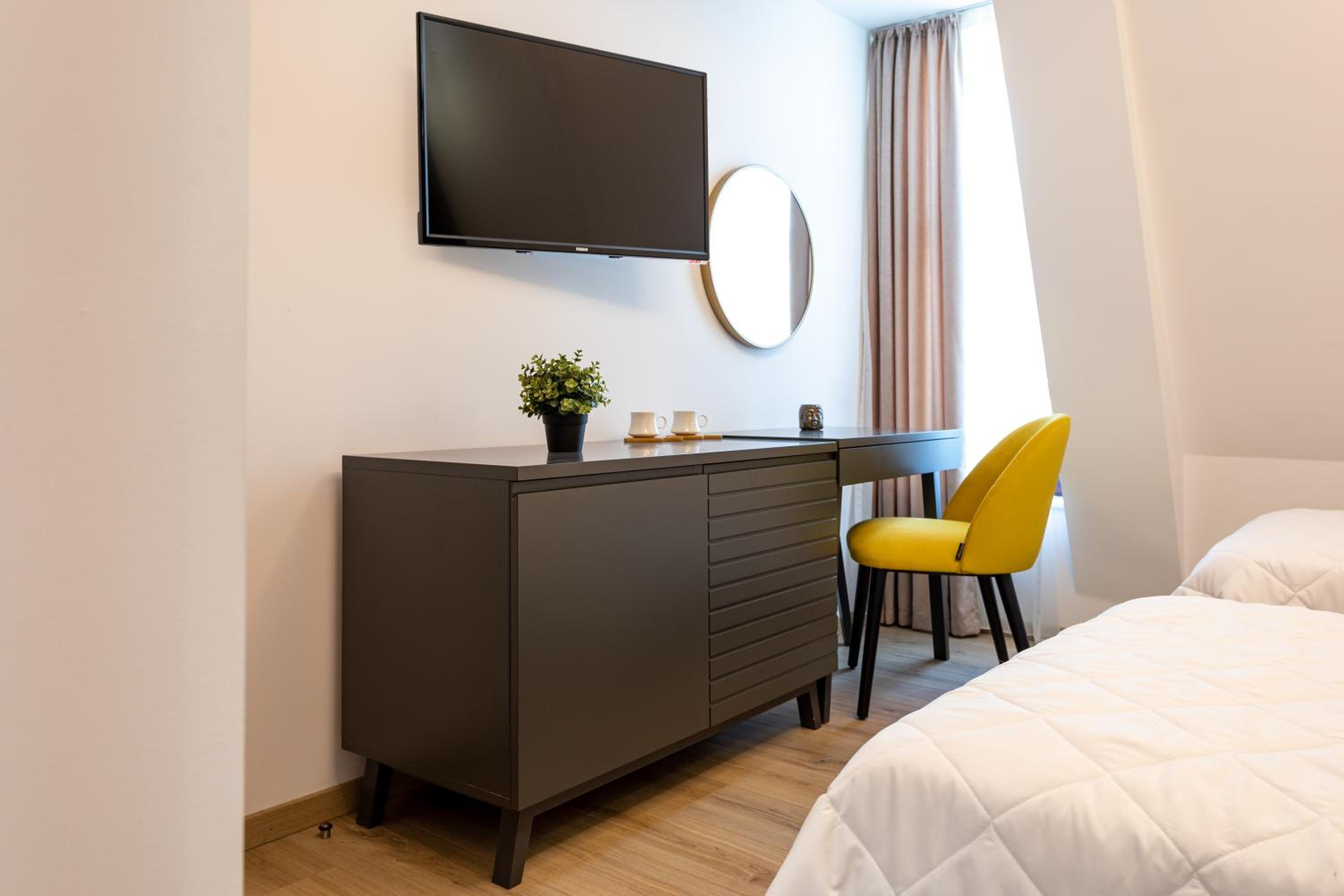 Deluxe Double or Twin Room with City View - Photo 1