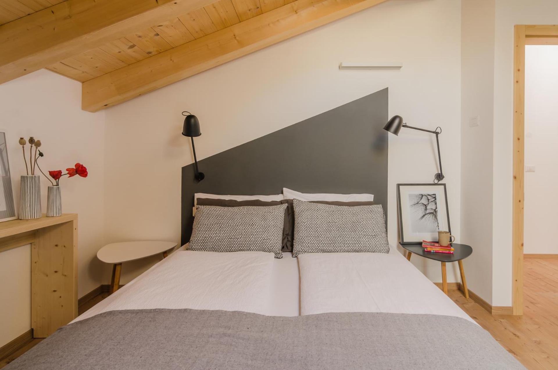 Apartment with Mountain View - Photo 8
