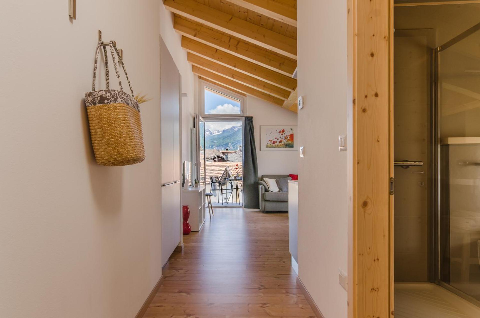 Apartment with Mountain View - Photo 13