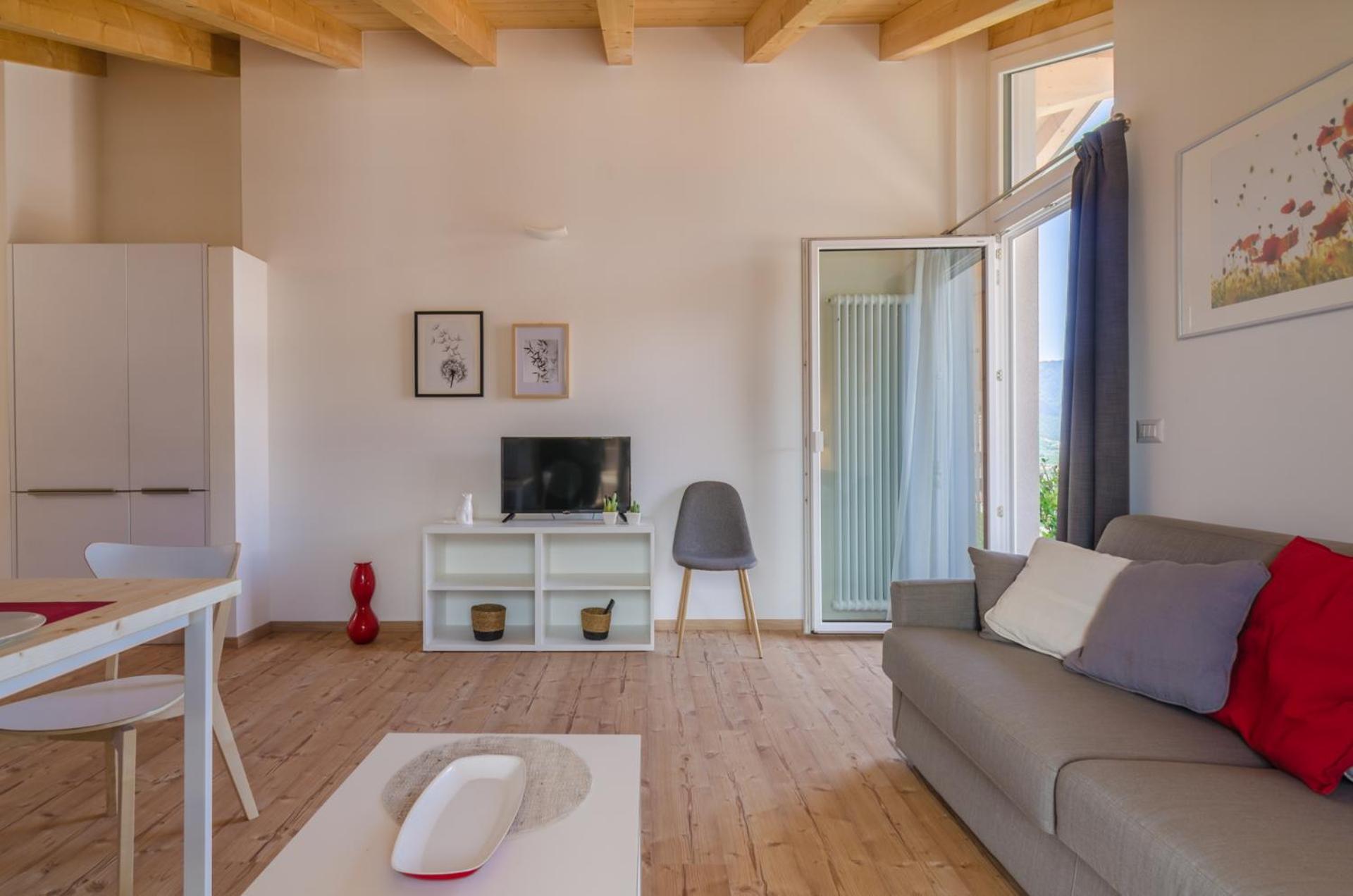 Apartment with Mountain View - Photo 12