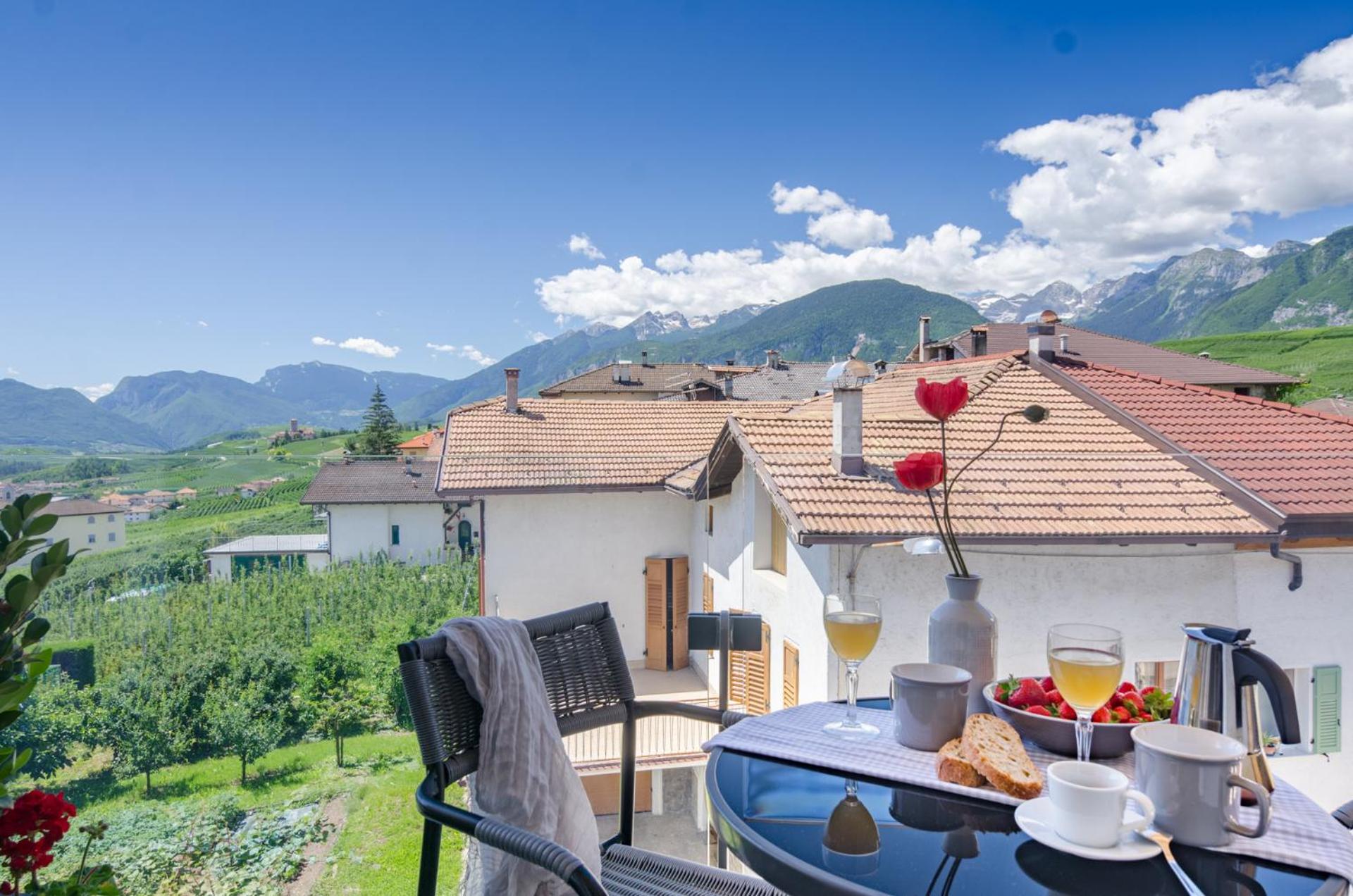 Apartment with Mountain View - Photo 9