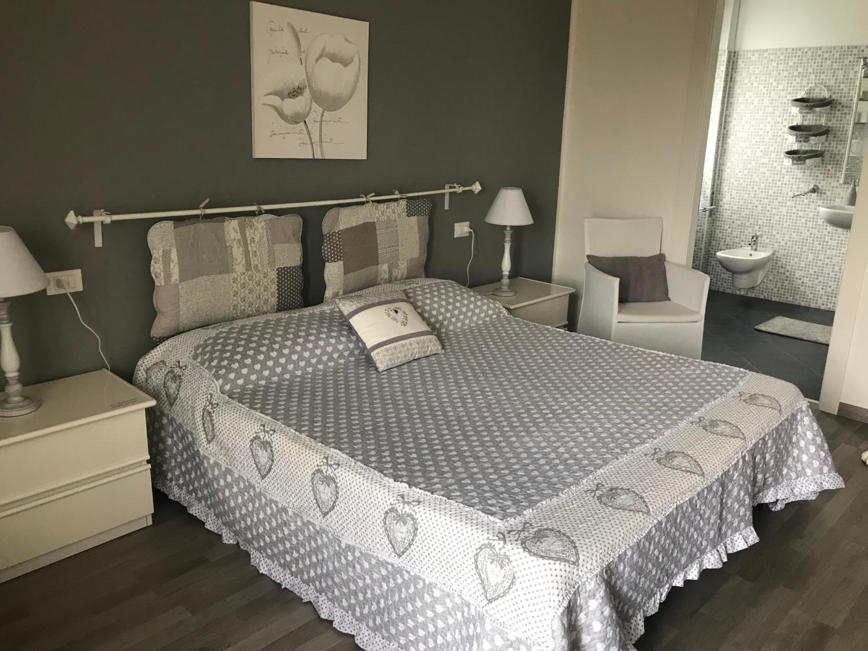 Double Room - Photo 13