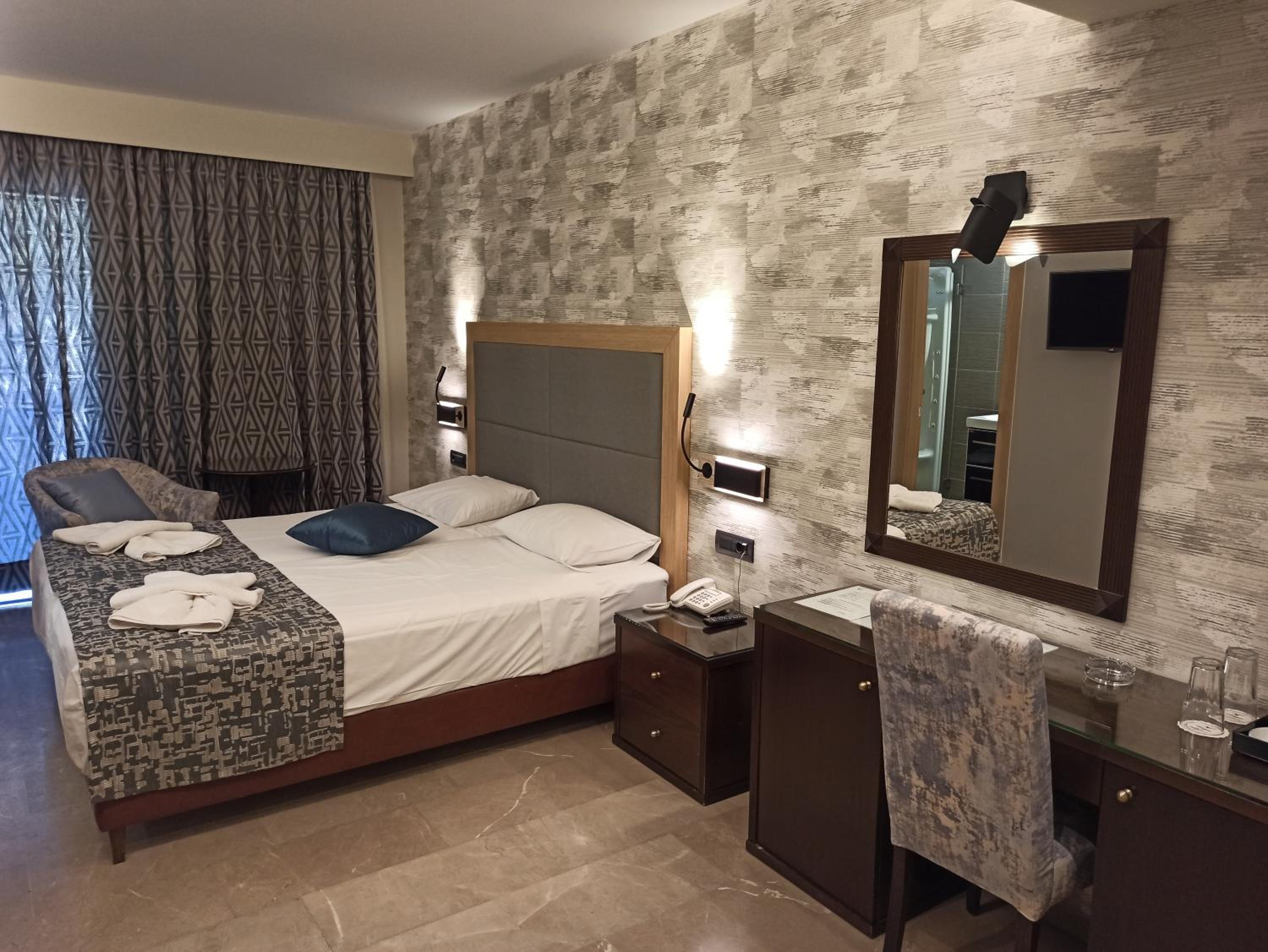 Superior Triple Room with Mountain view - Photo 1