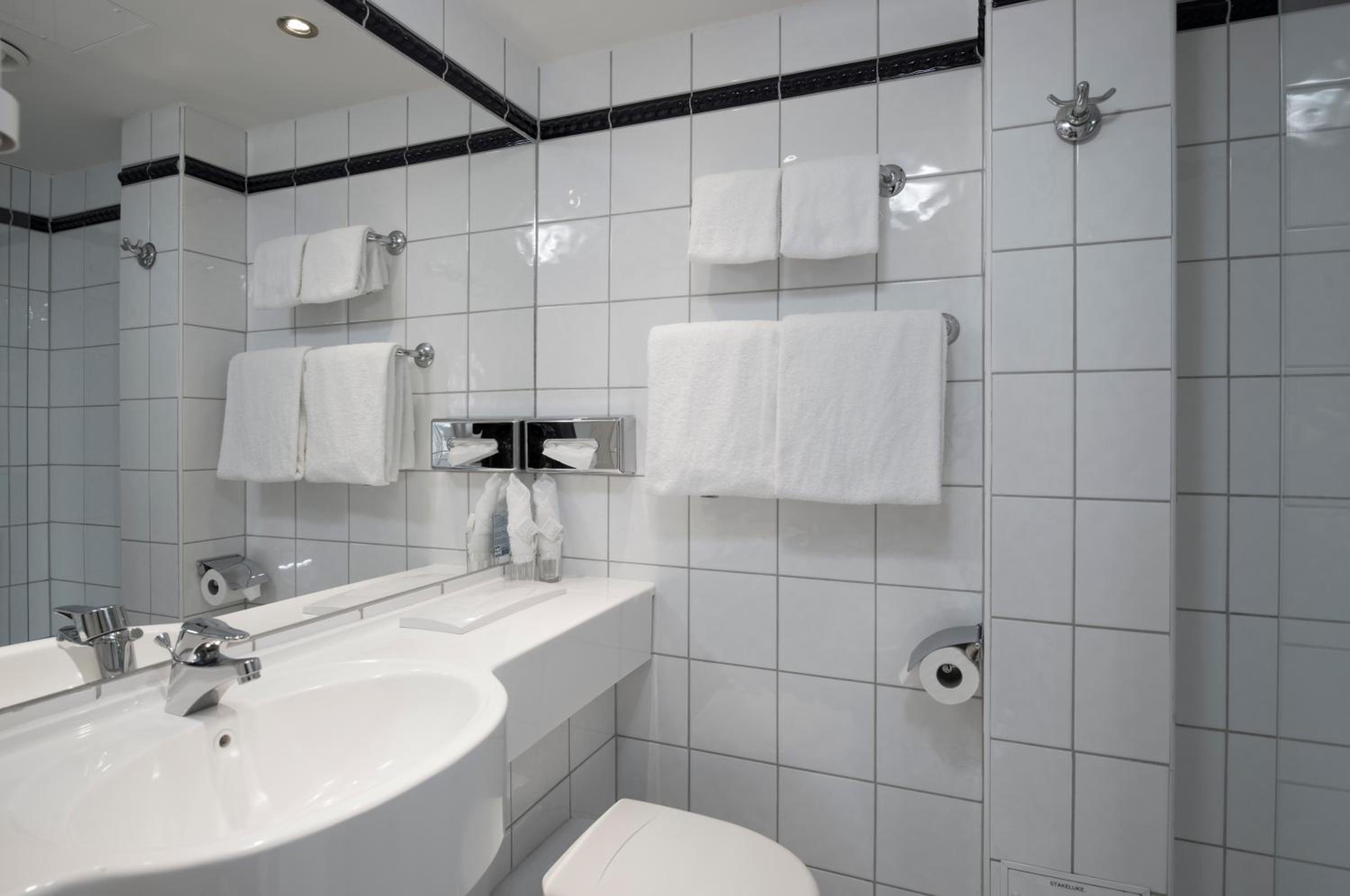 Twin Room - Photo 4